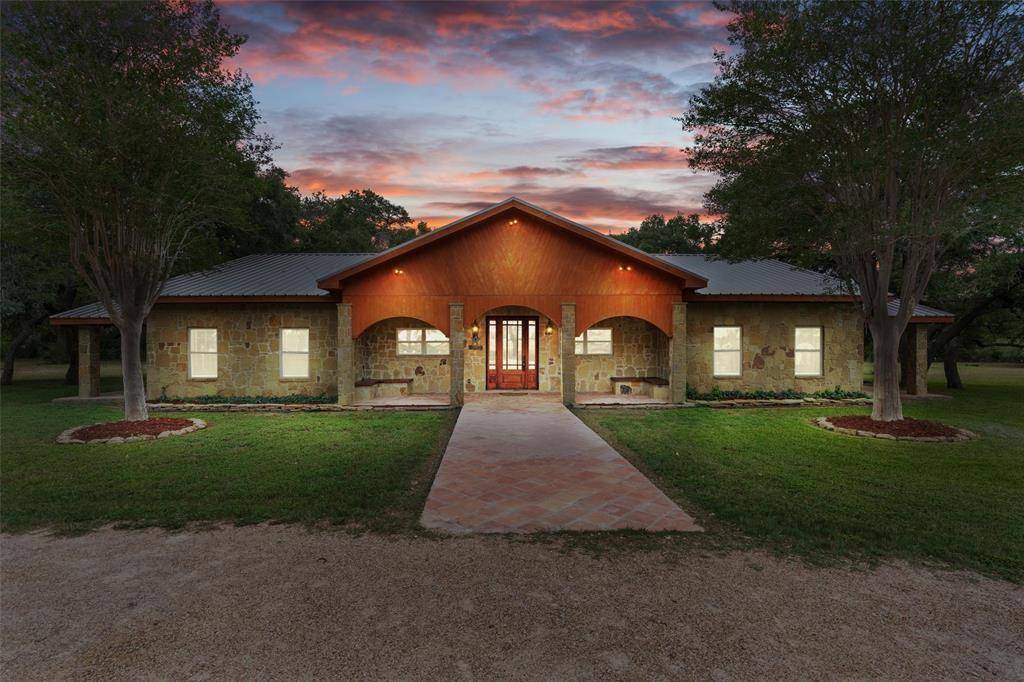 322 County Road 180A, Hallettsville, TX 77964