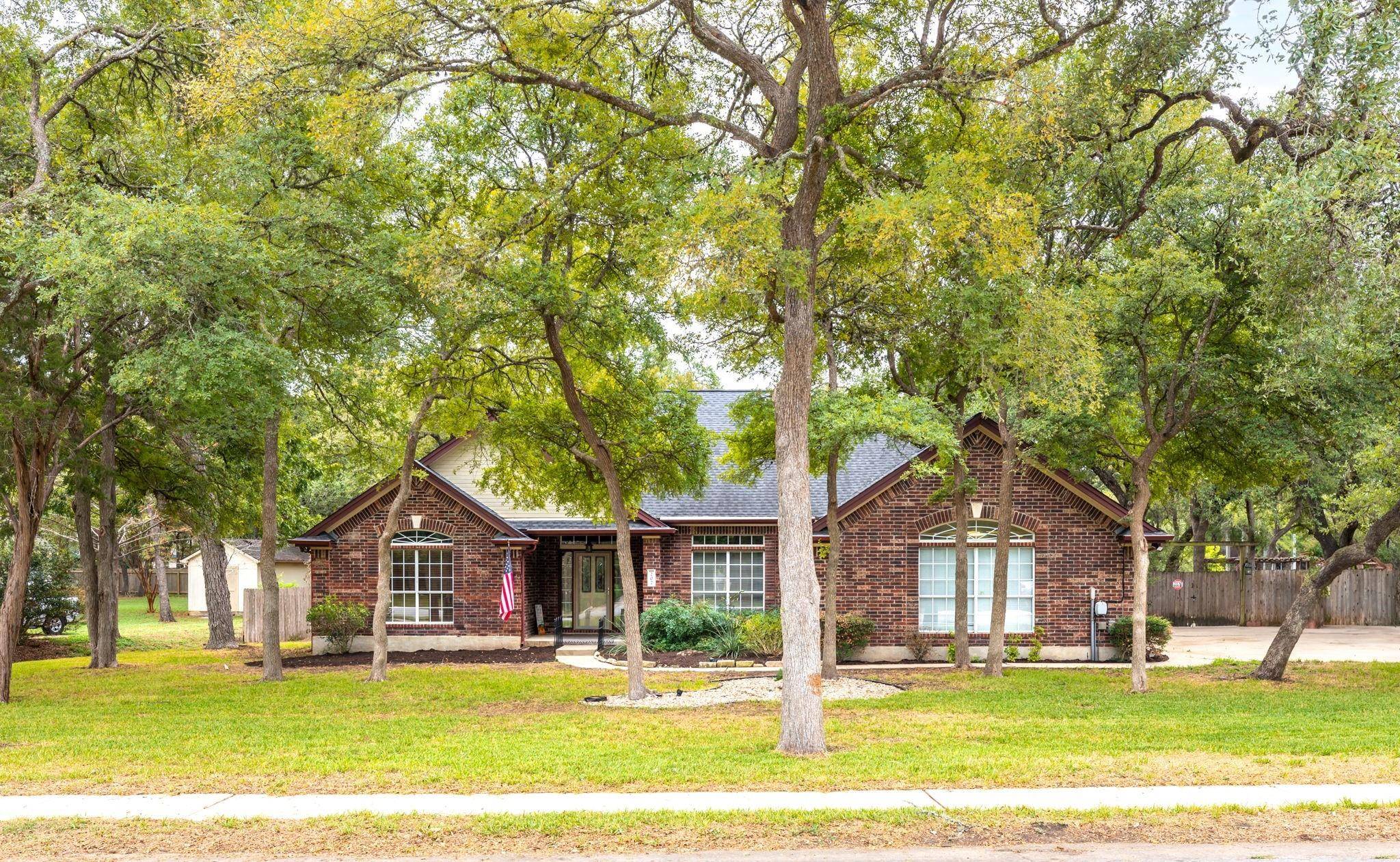 207 Treetop WAY, Buda, TX 78610