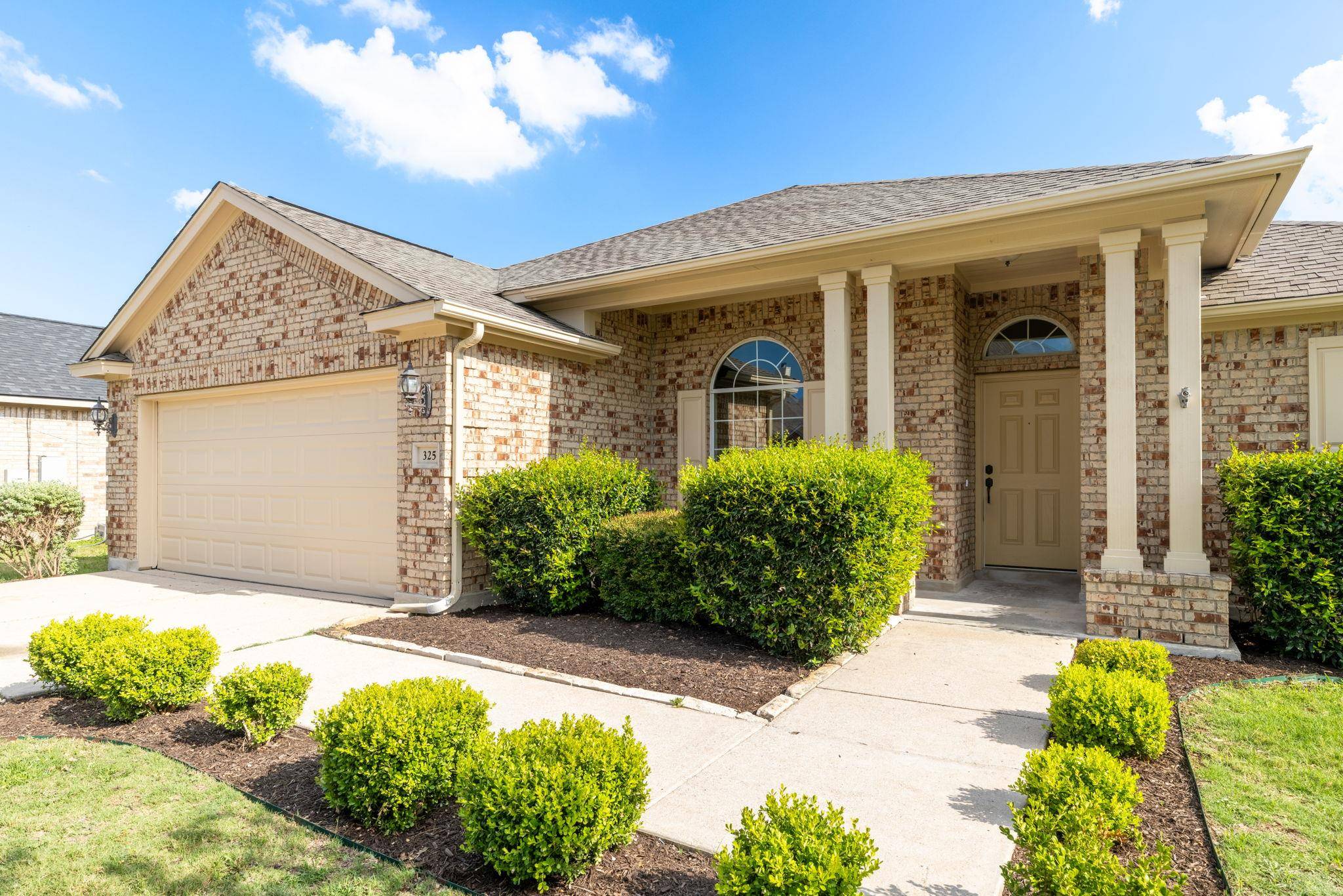 325 Swenson DR, Hutto, TX 78634