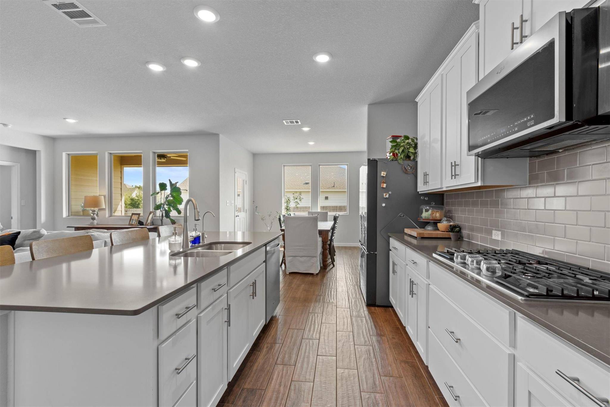 128 Highgate LN, Georgetown, TX 78628