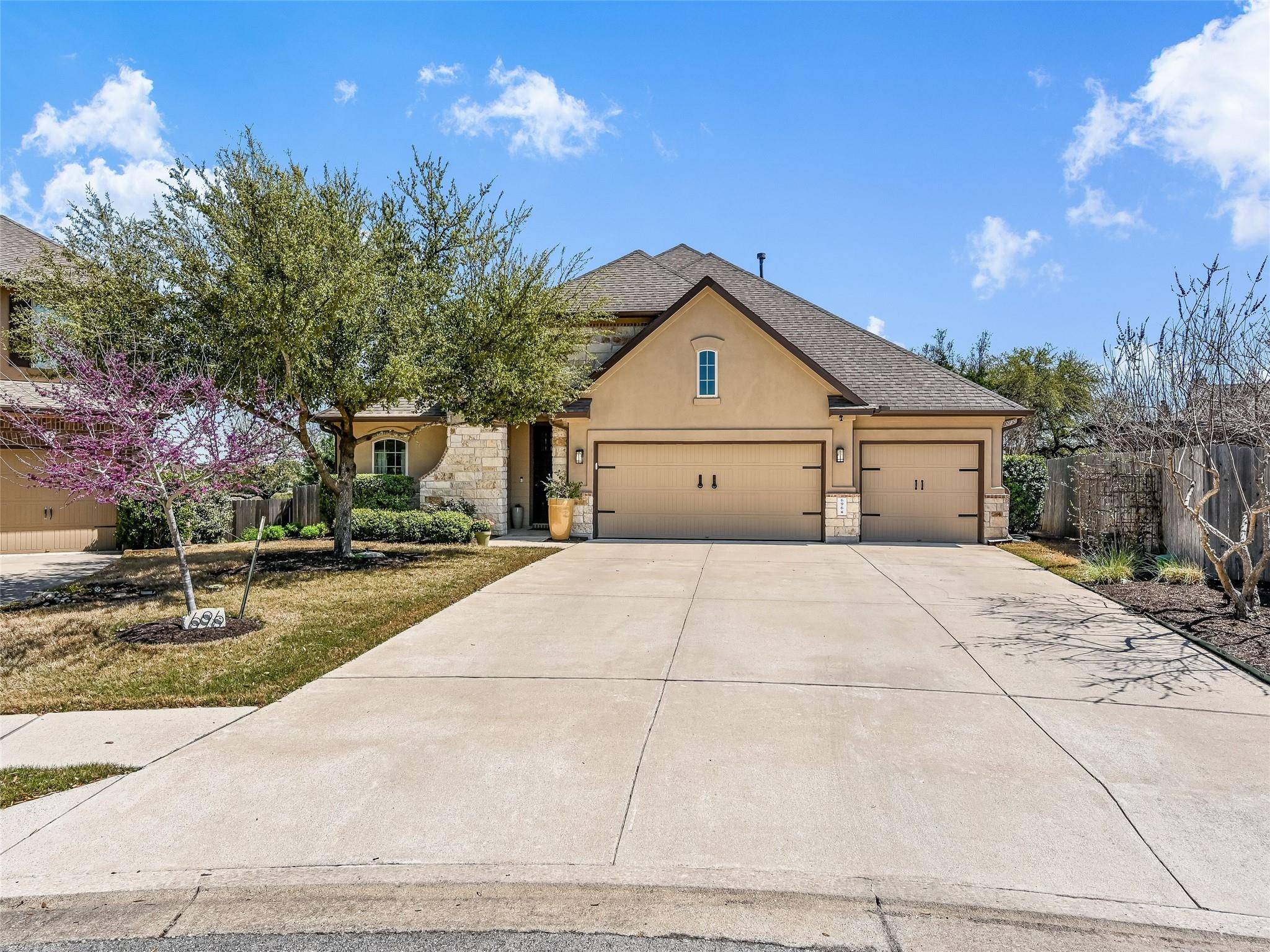 696 Ledgestone DR, Austin, TX 78737