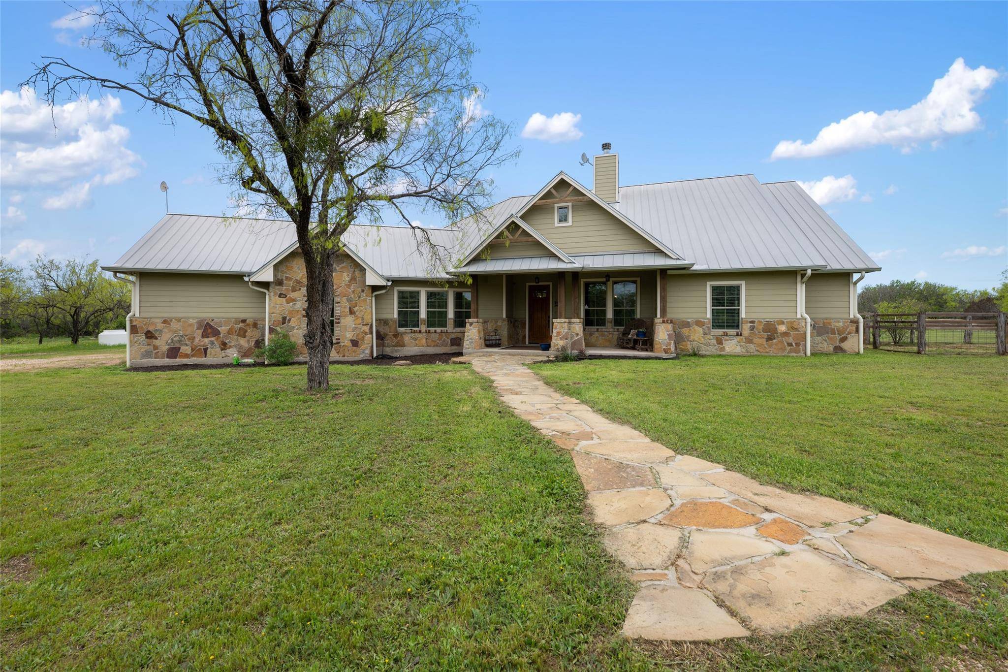 201 Granite BLVD, Marble Falls, TX 78654