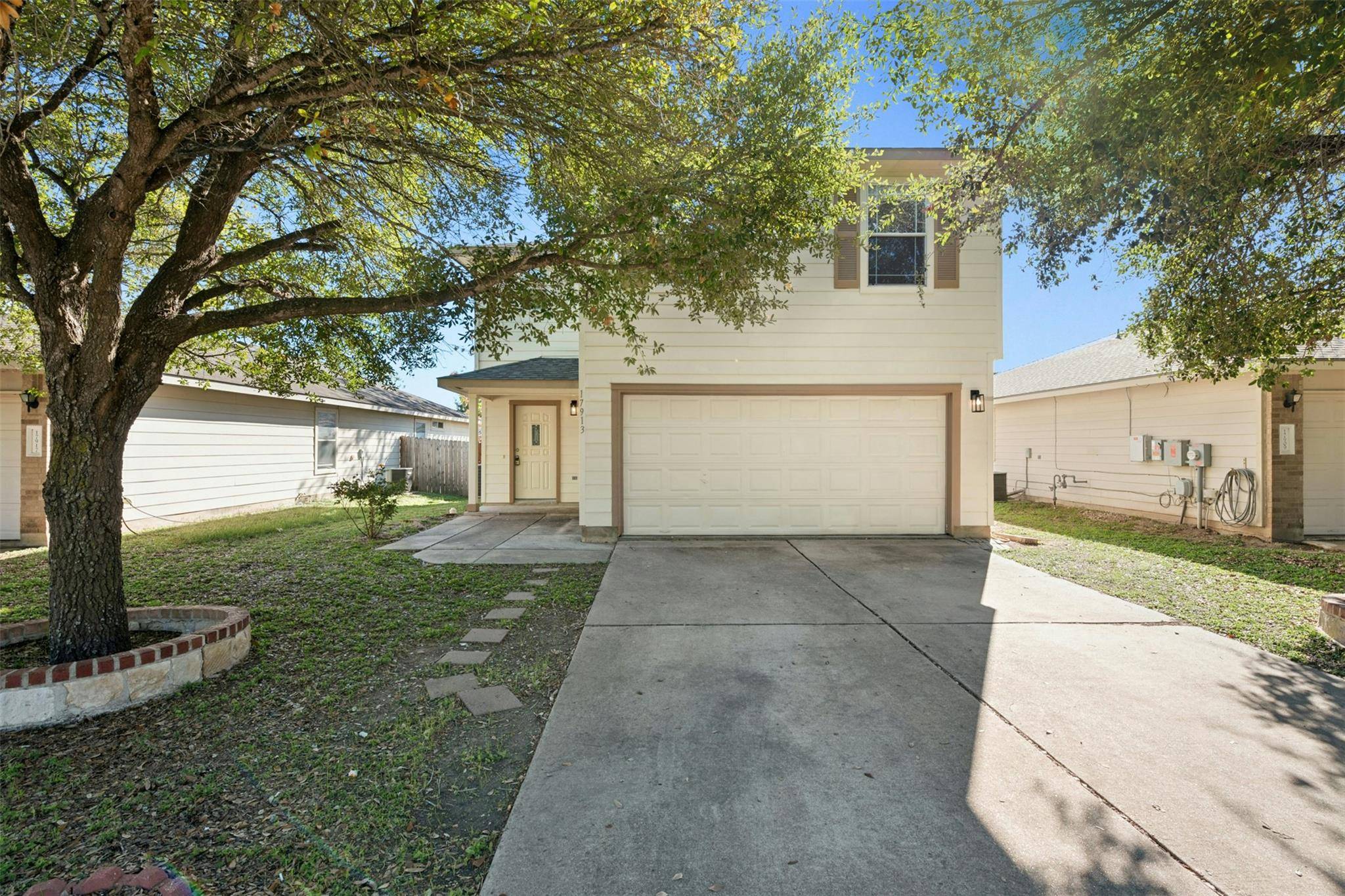 17913 Honey Locust LN, Elgin, TX 78621