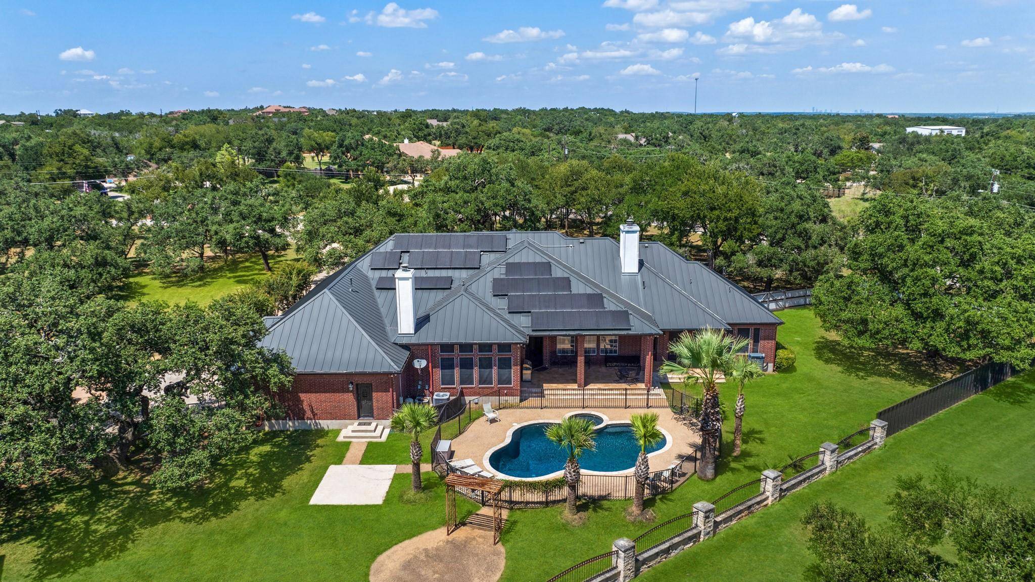 210 Oak Hollow LN, Buda, TX 78610