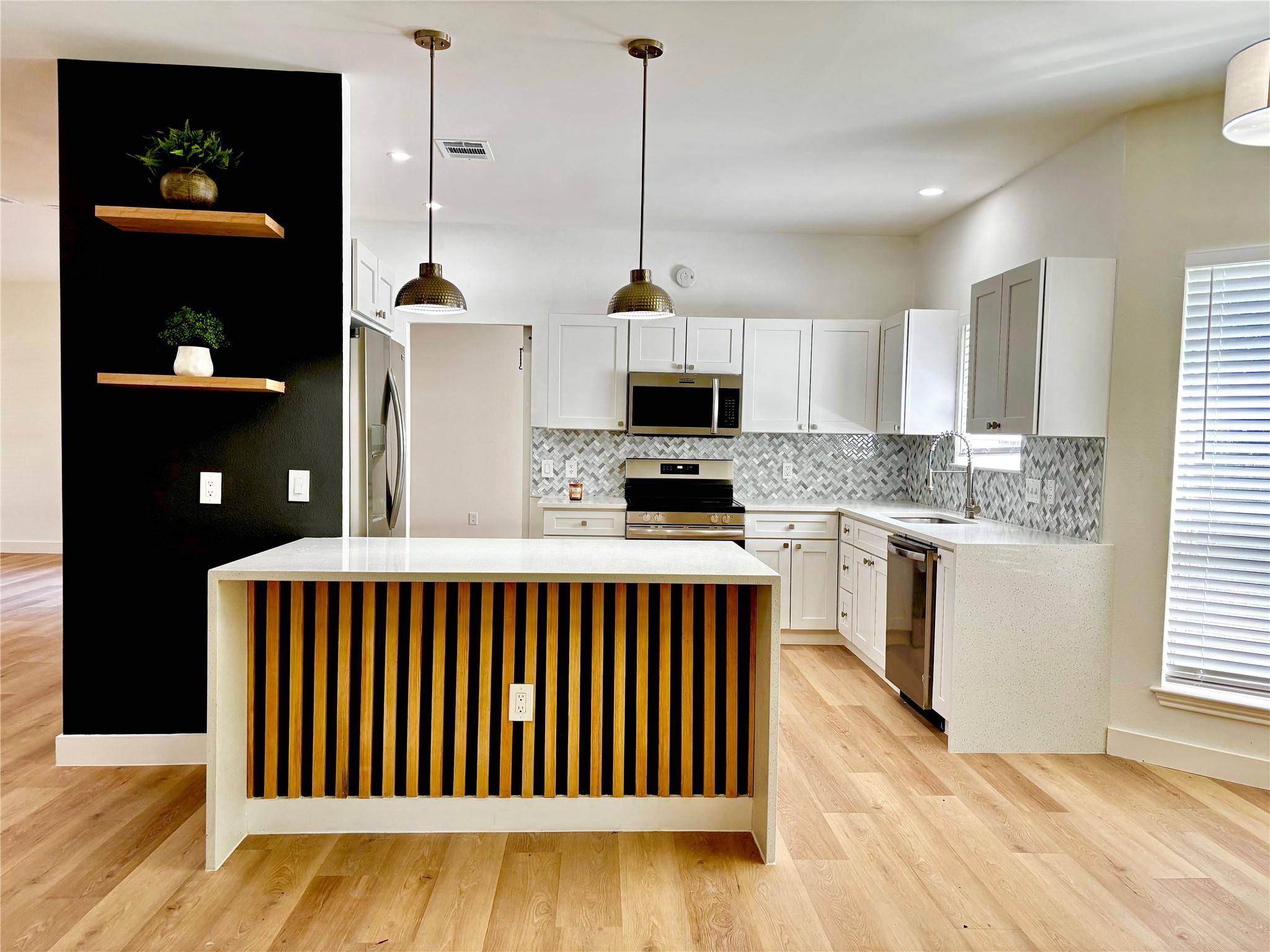 1110 Mahogany LN, Cedar Park, TX 78613
