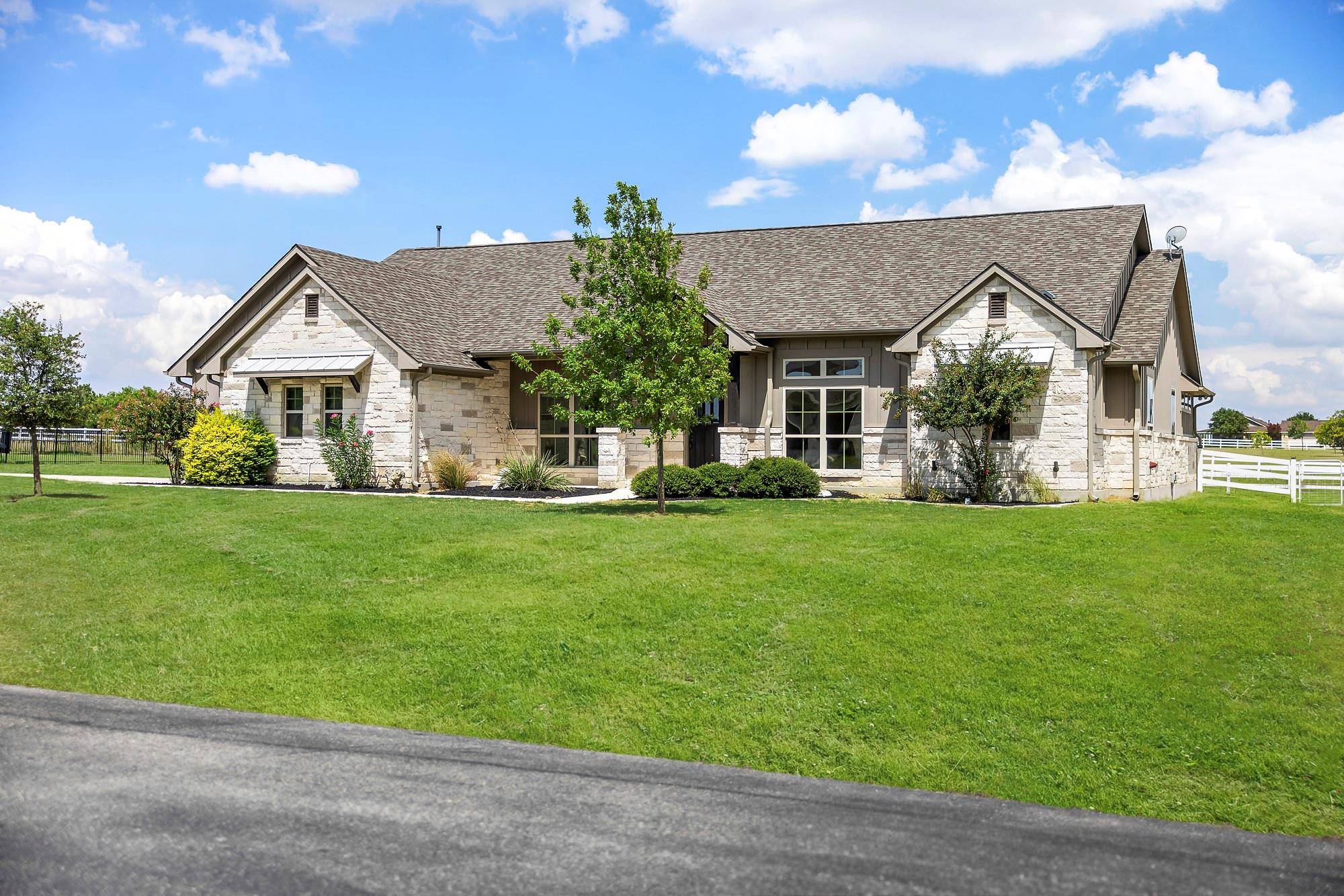 301 S Creekway LN, Georgetown, TX 78626