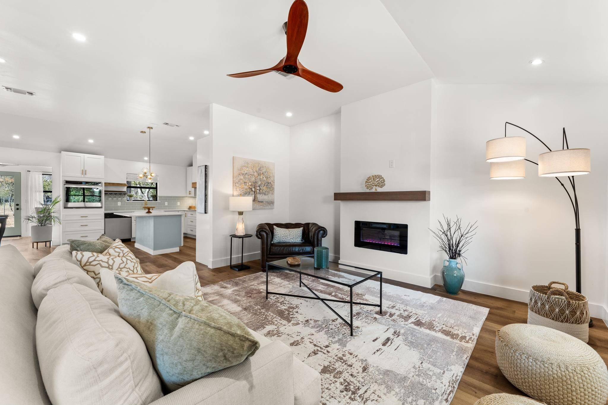 702 W Oak Ridge DR, Marble Falls, TX 78654