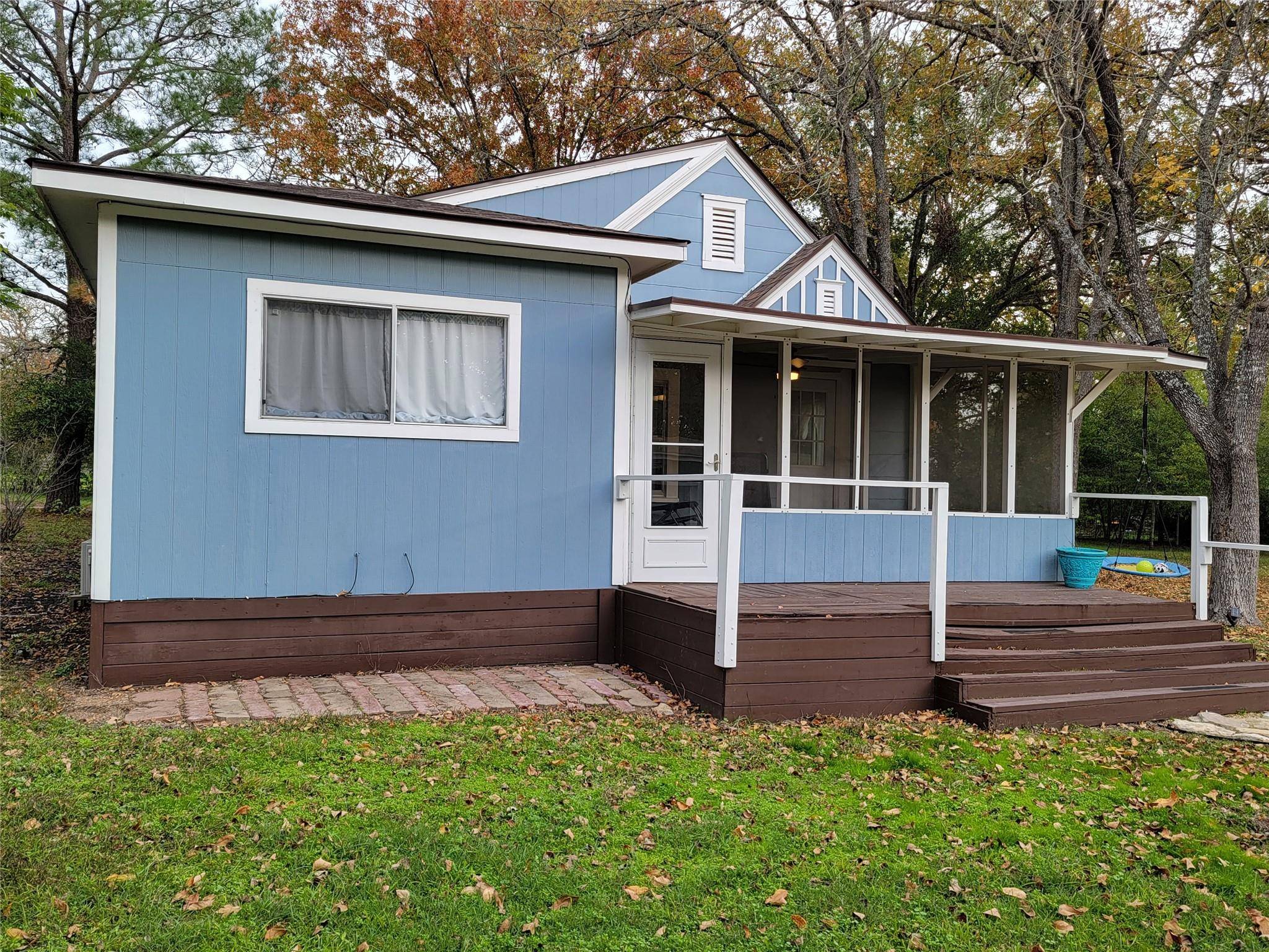 129 Lucy LN, Bastrop, TX 78602