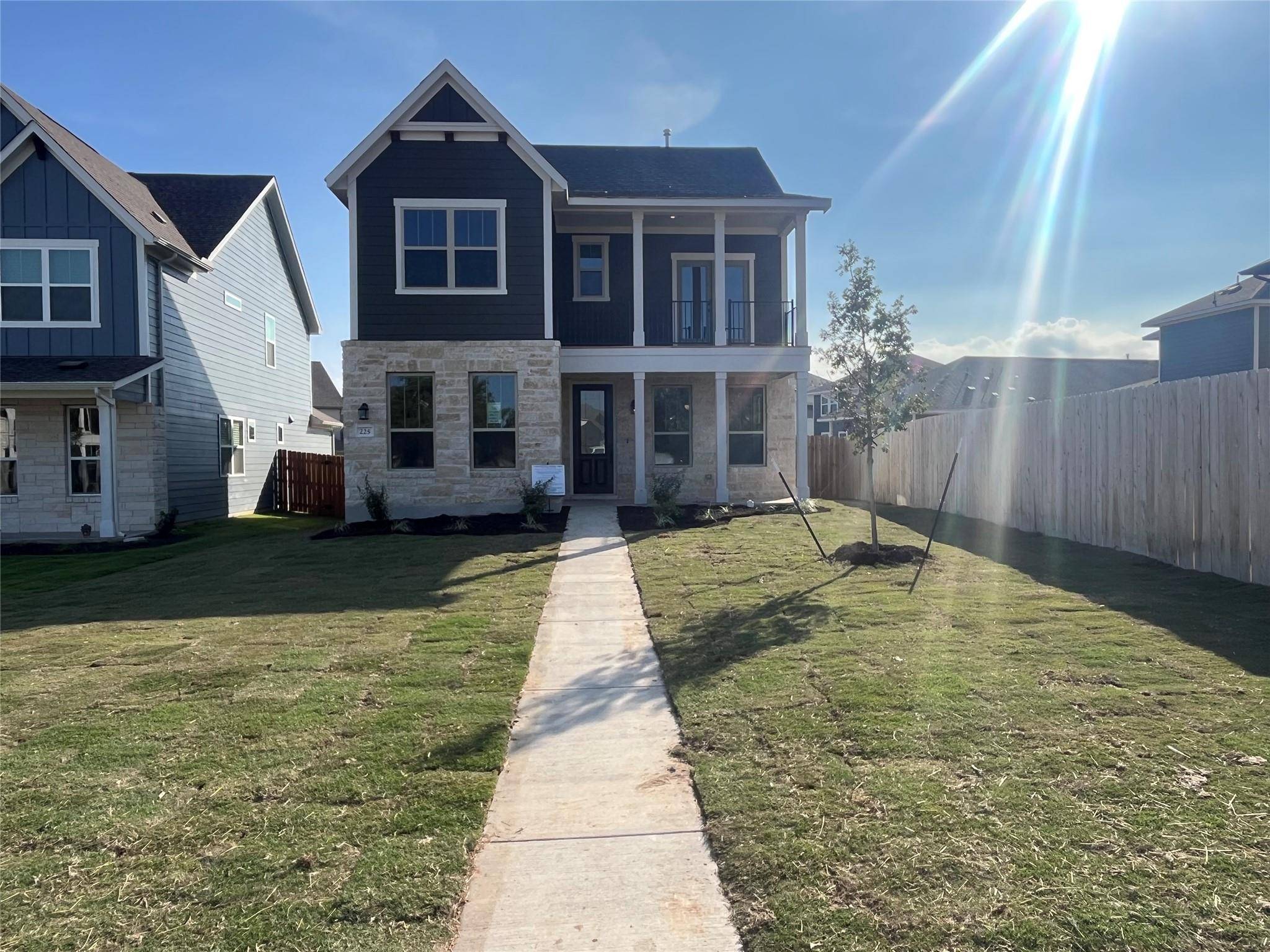 225 Woodrow LN, Liberty Hill, TX 78642