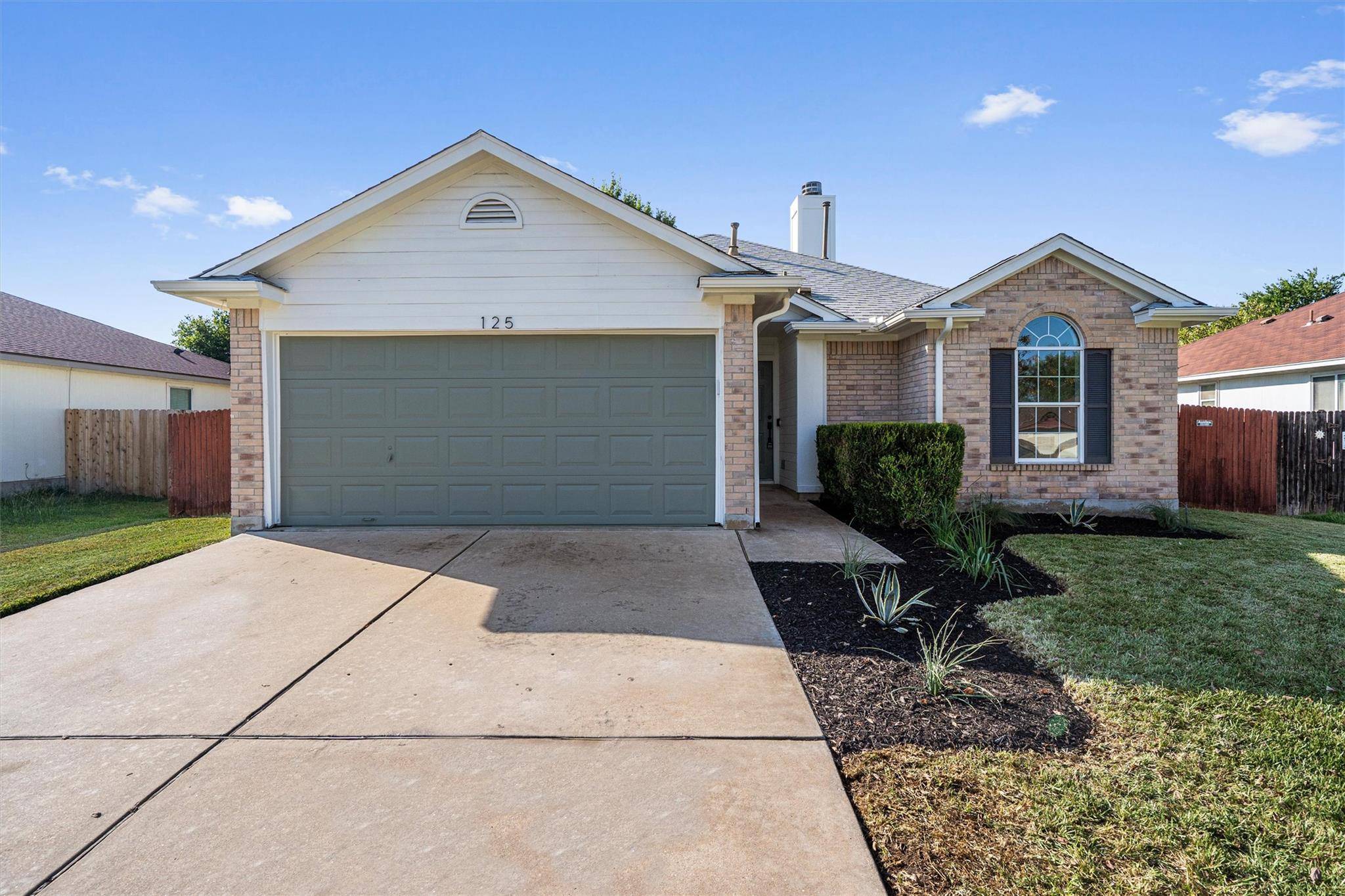 125 Sapphire Lake DR, Kyle, TX 78640