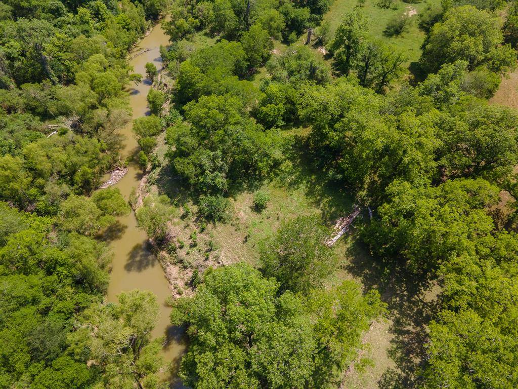 9352 FM 1303, Floresville, TX 78114