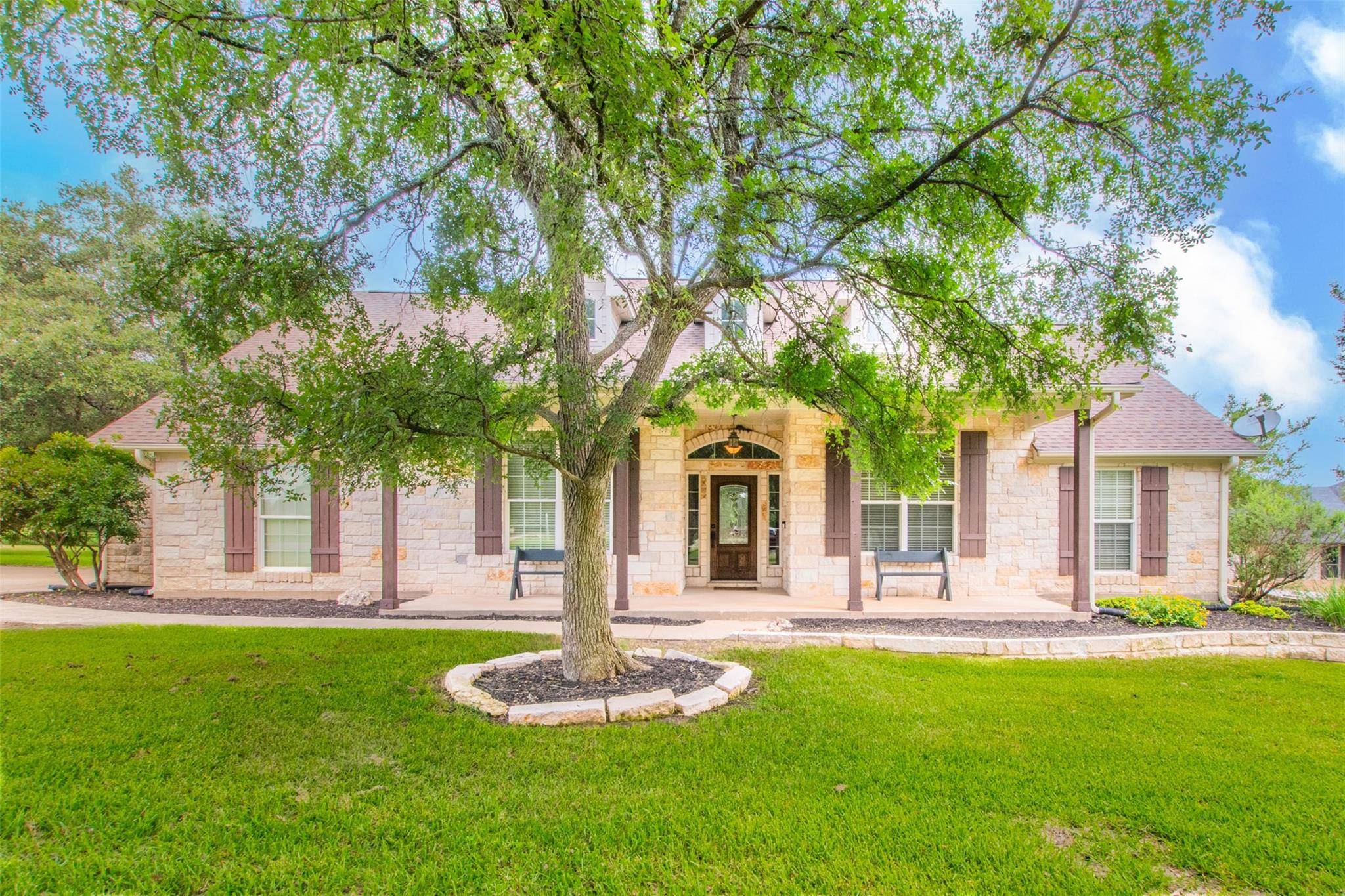 1192 Hidden Park CT, Salado, TX 76571