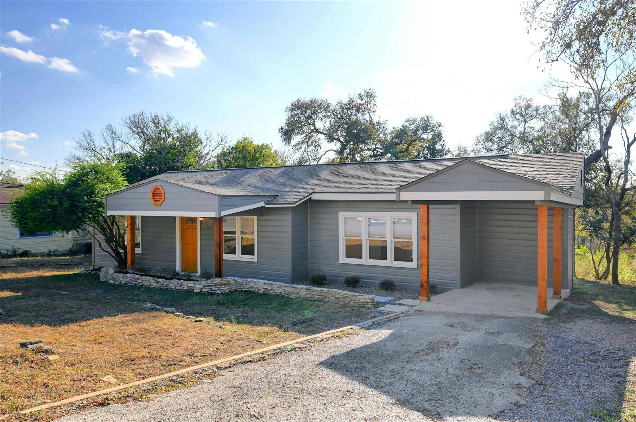 911 W Bluebonnet DR, San Marcos, TX 78666