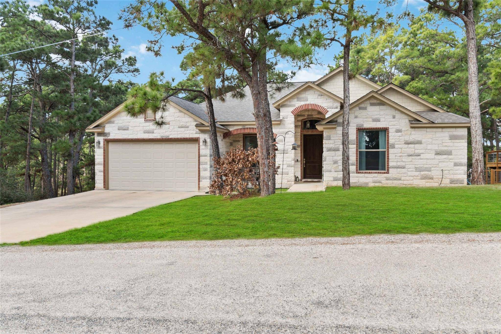 136 E Akaloa DR, Bastrop, TX 78602