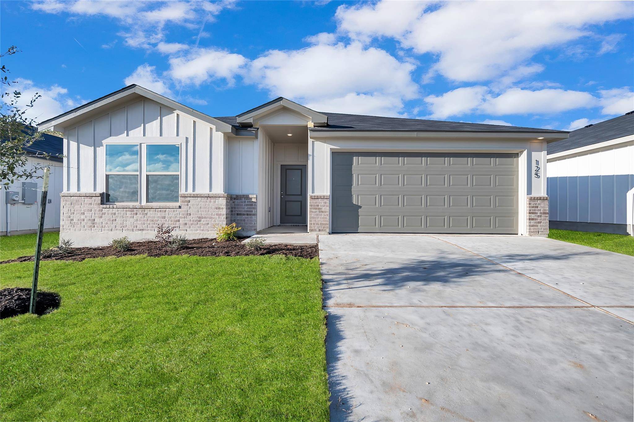 125 Maybelline RD, Jarrell, TX 76537