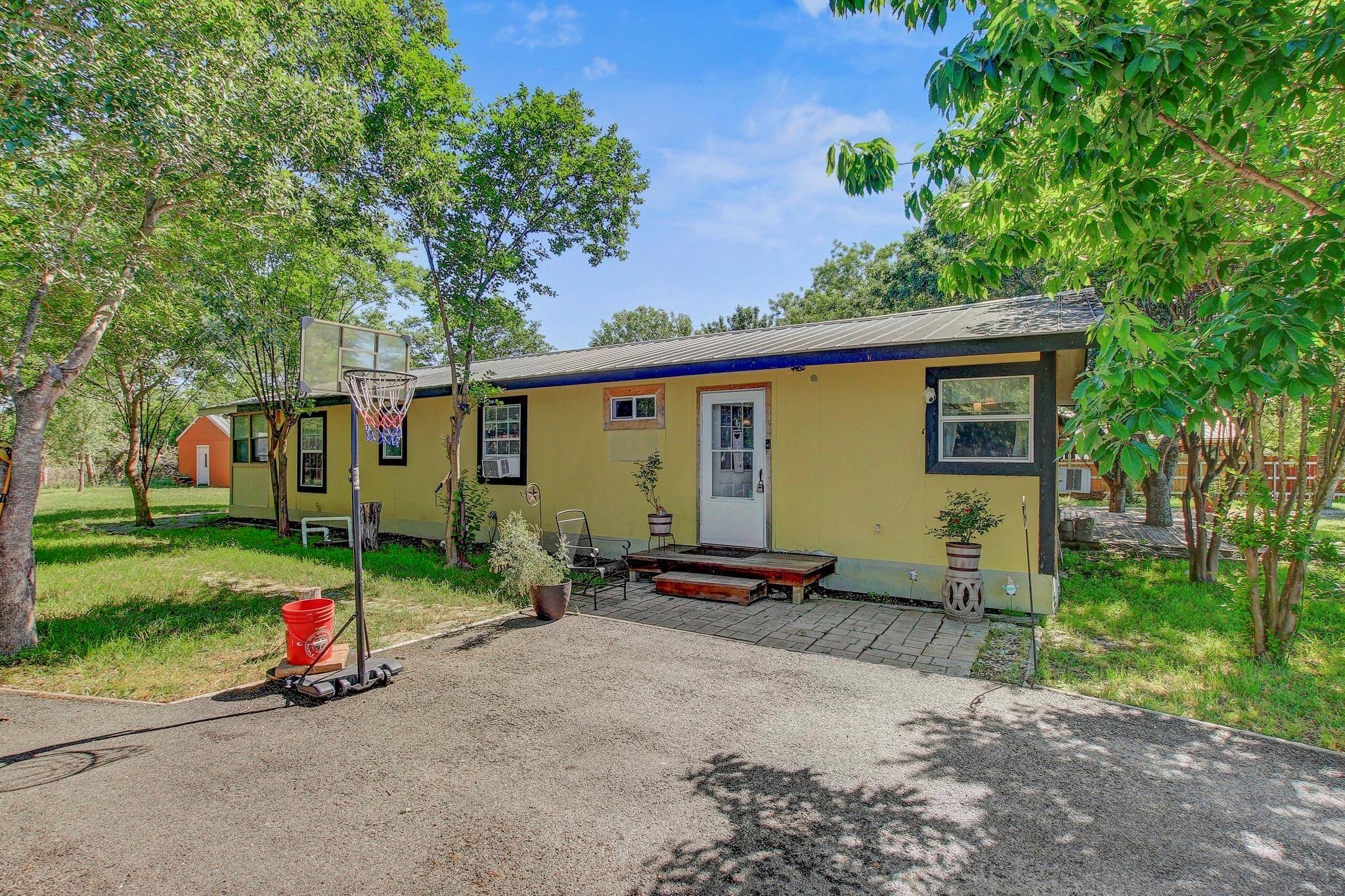 279 Shelley LN, San Marcos, TX 78666