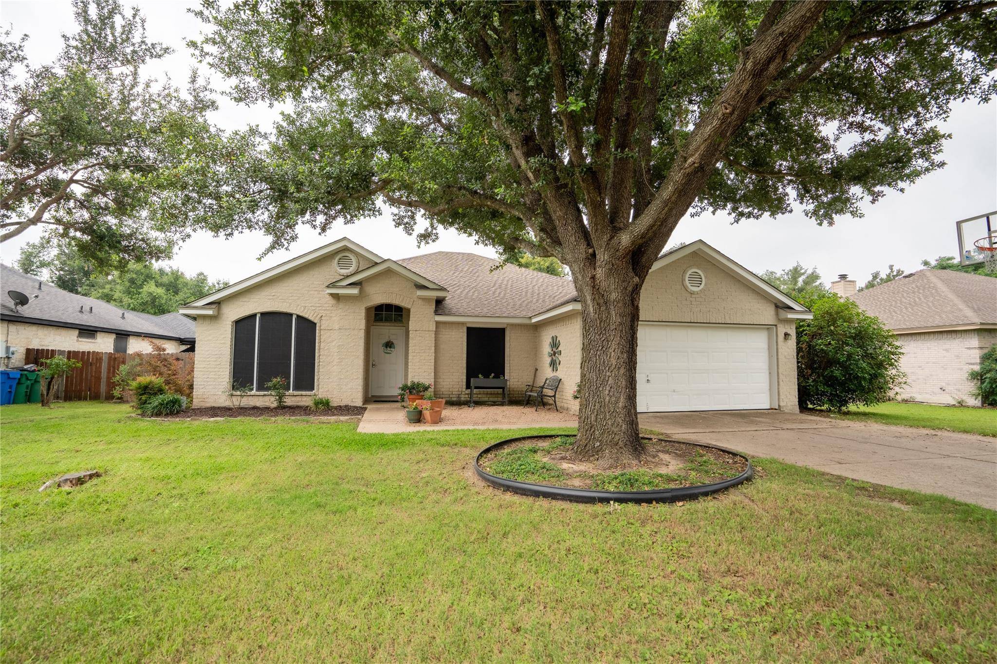 1303 Sherry DR, Taylor, TX 76574
