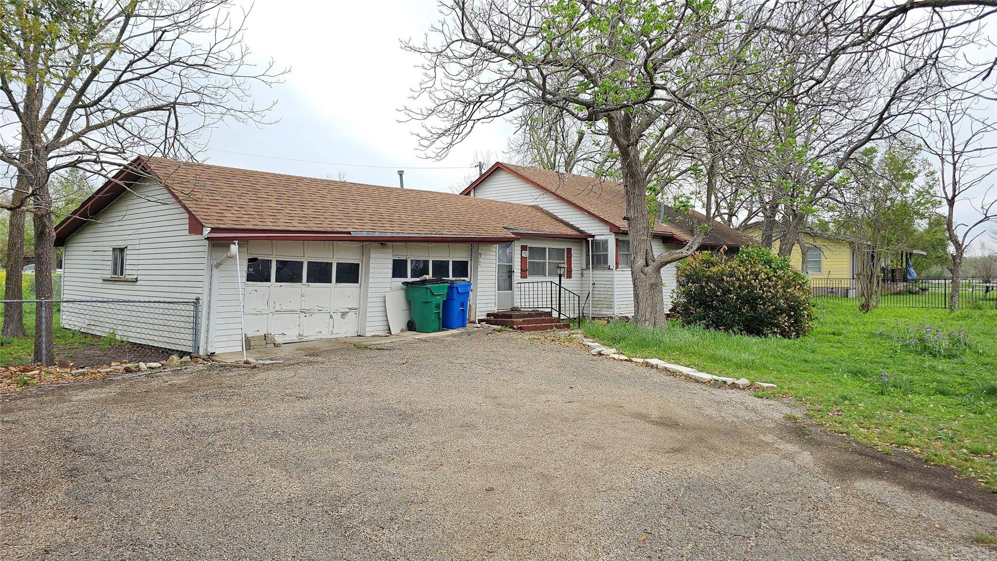 703 Rices Crossing RD, Taylor, TX 76574