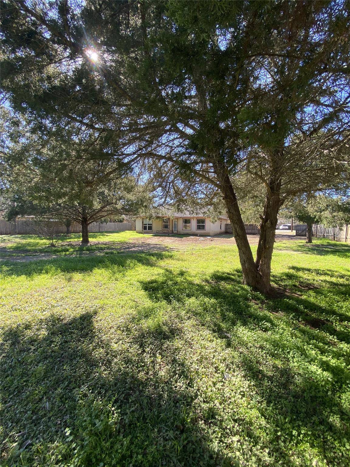 172 Kalalea LN, Bastrop, TX 78602