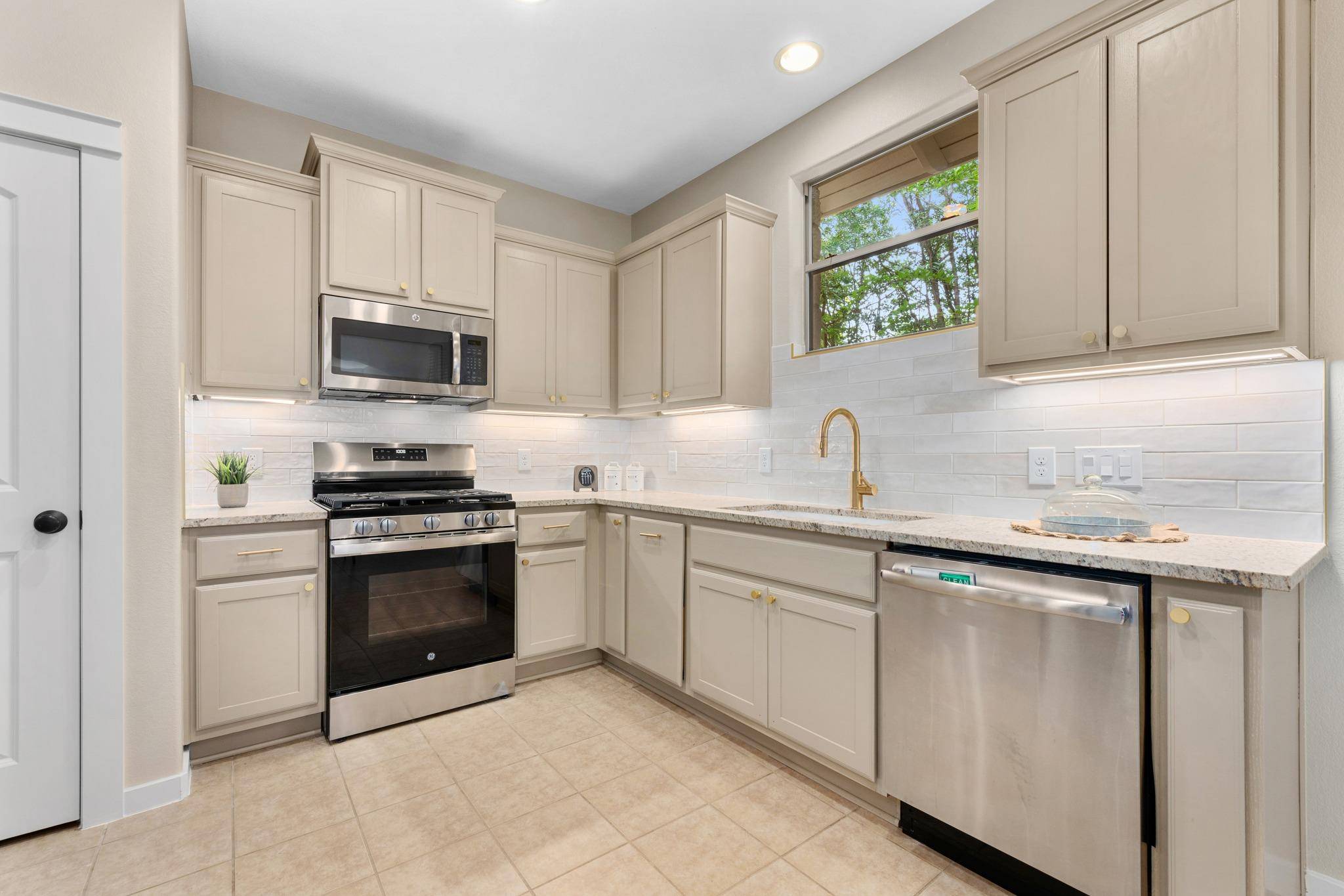 105 Rosebud LN, Georgetown, TX 78633