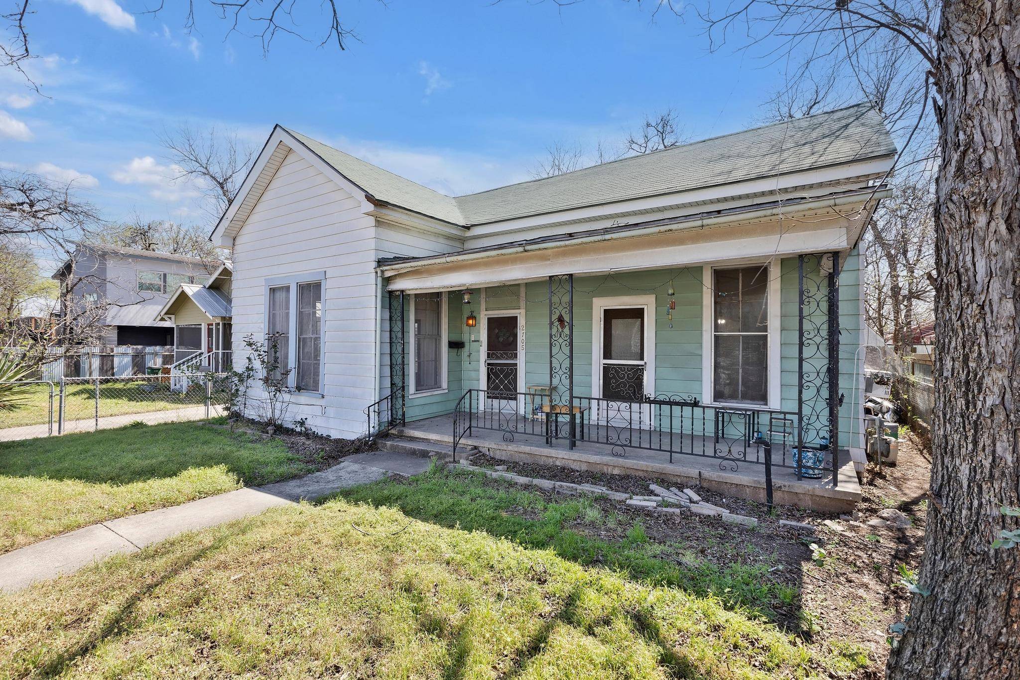 2705 E 2nd ST, Austin, TX 78702
