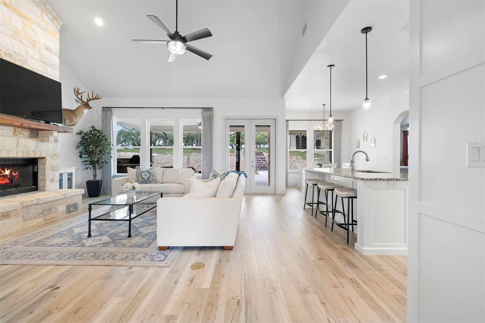 275 Axis CIR, Fredericksburg, TX 78624