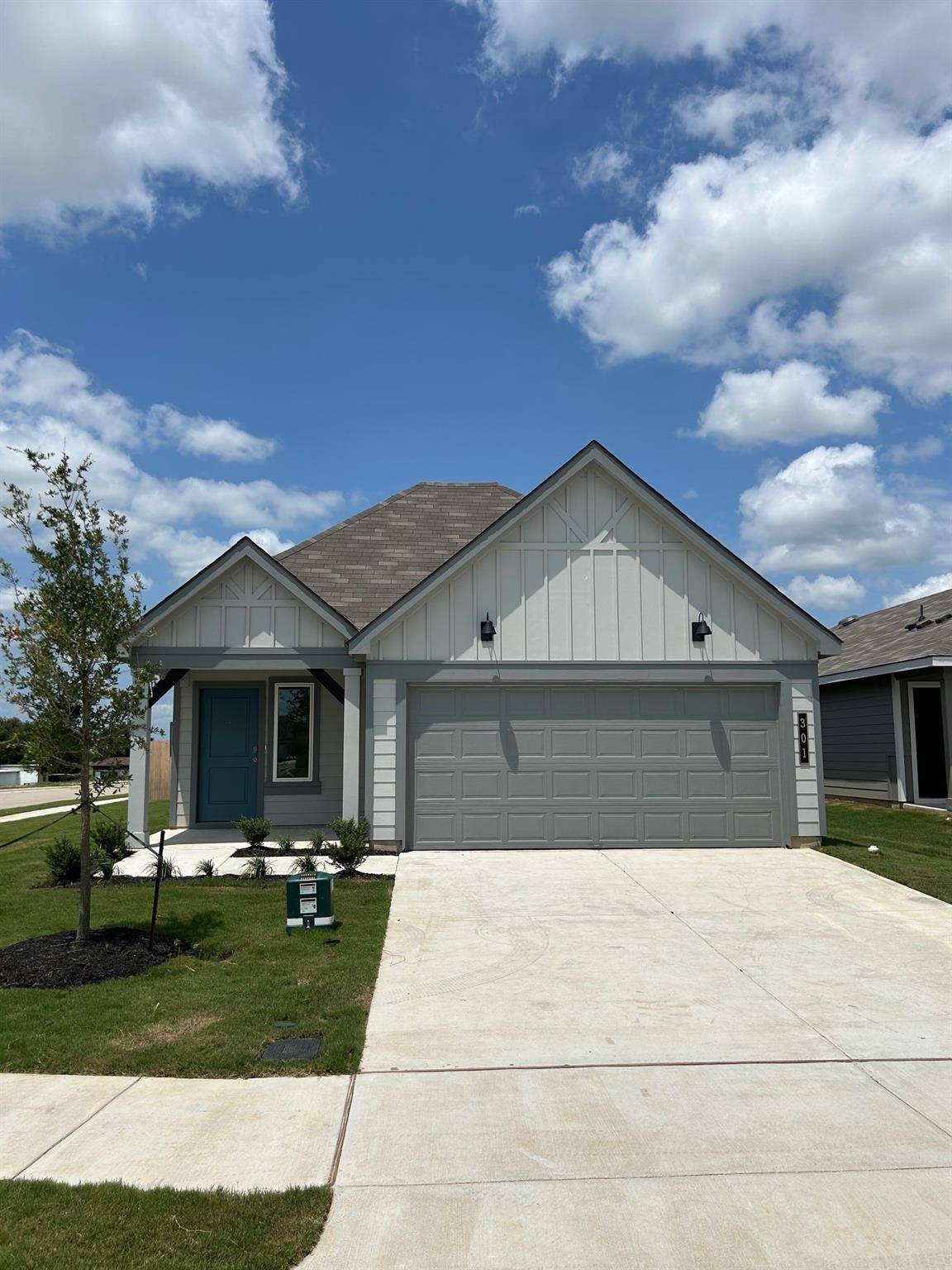 301 Pickel DR, Rockdale, TX 76567