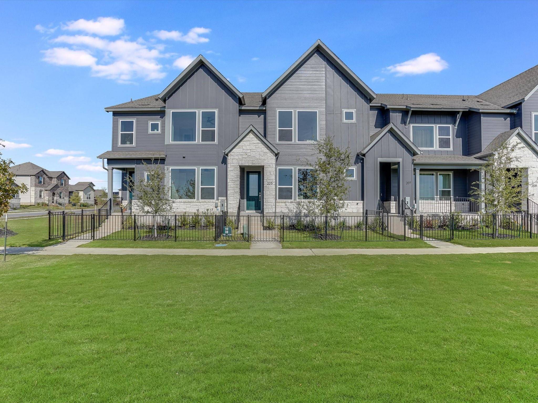 205 Flowers Ave, Hutto, TX 78634