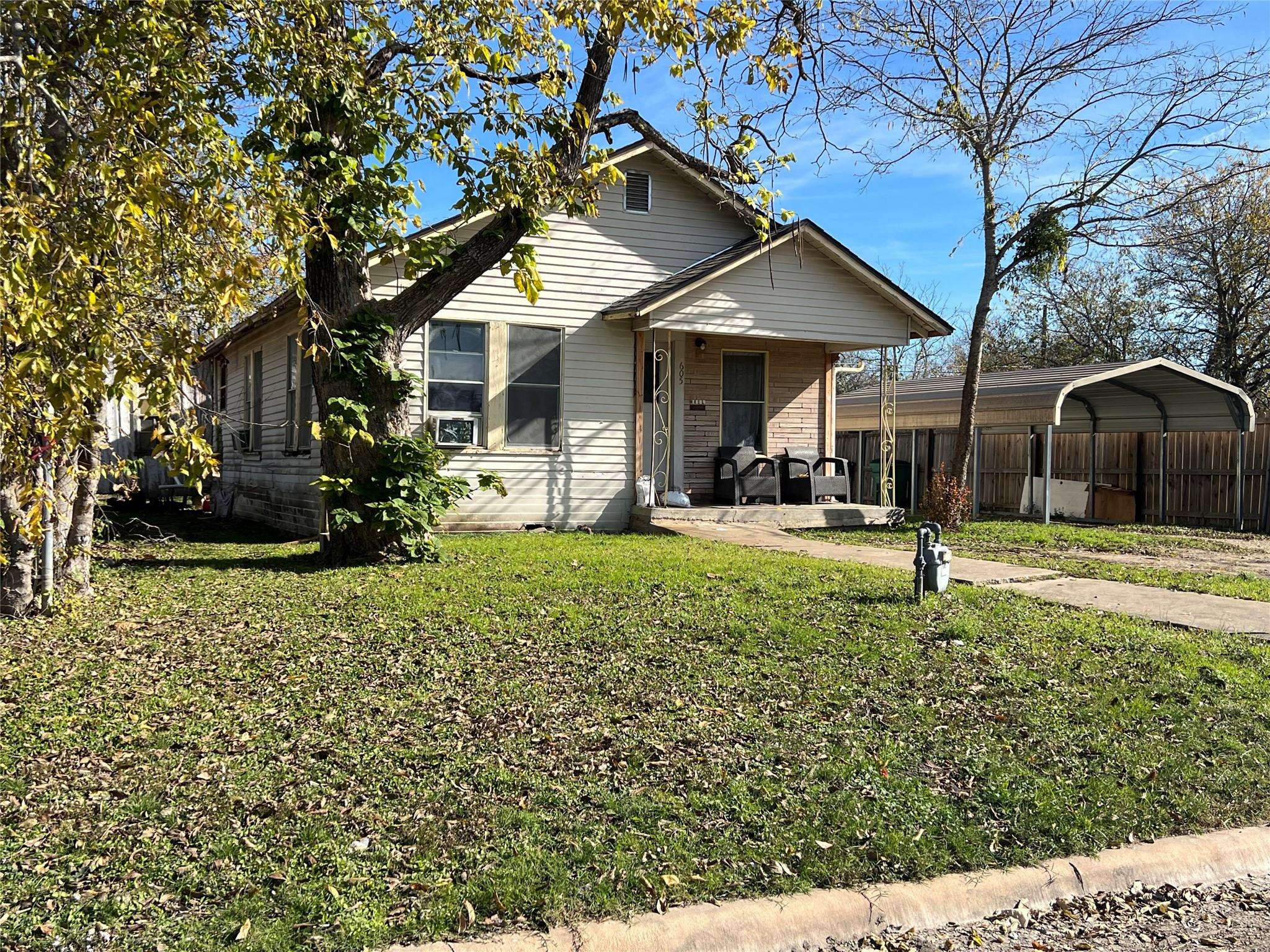 605 Maple ST, Taylor, TX 76574