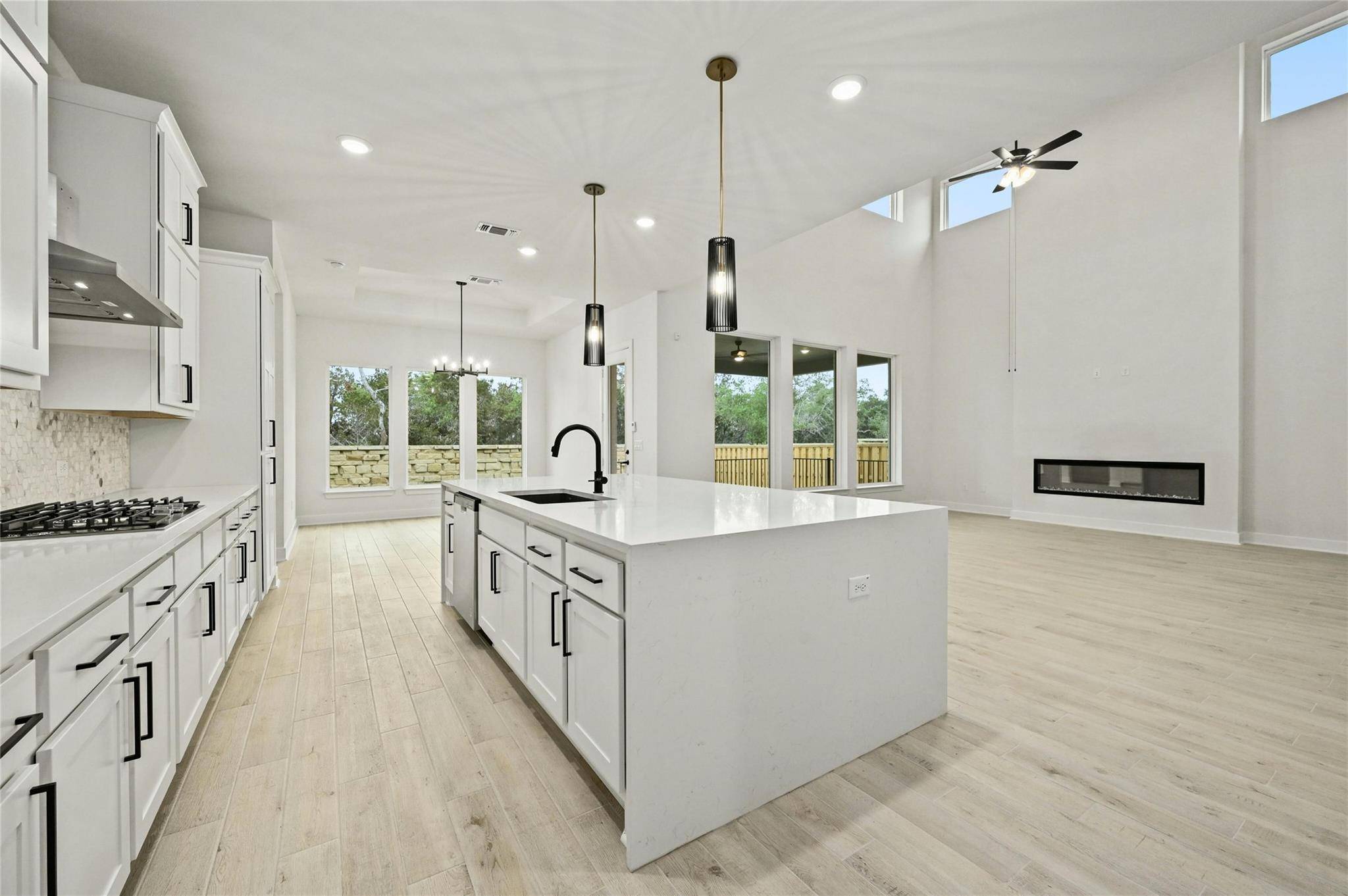 120 Barnstorm LN, Georgetown, TX 78633