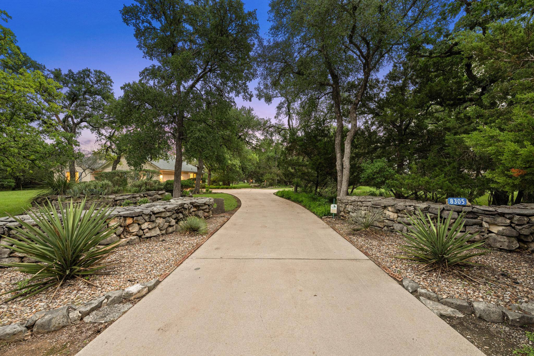 8305 Scenic Oaks DR, Austin, TX 78737