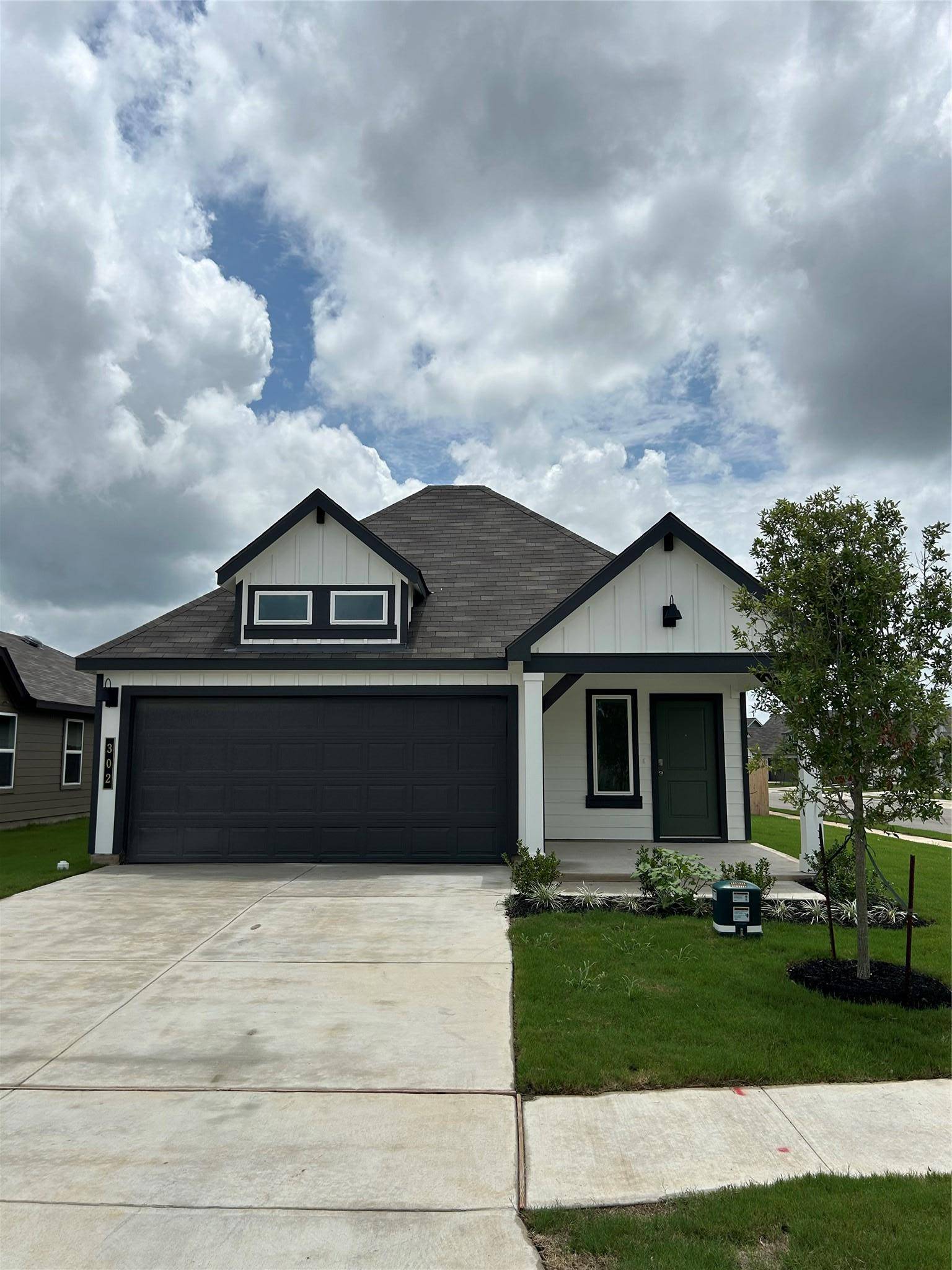 302 Pickel DR, Rockdale, TX 76567