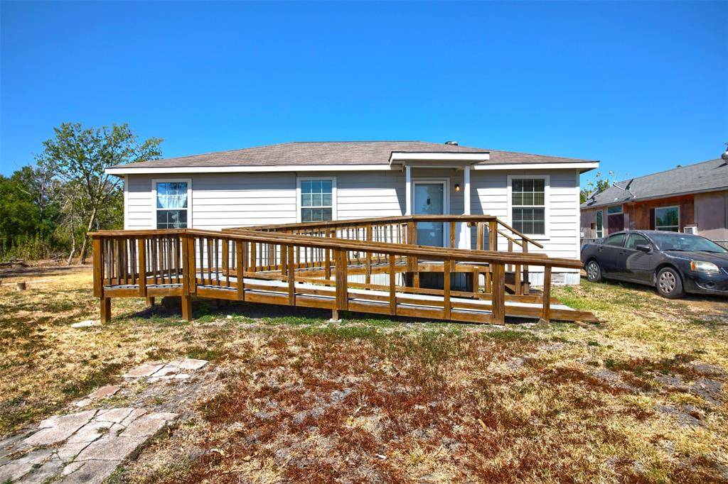 706 Bland ST, Taylor, TX 76574