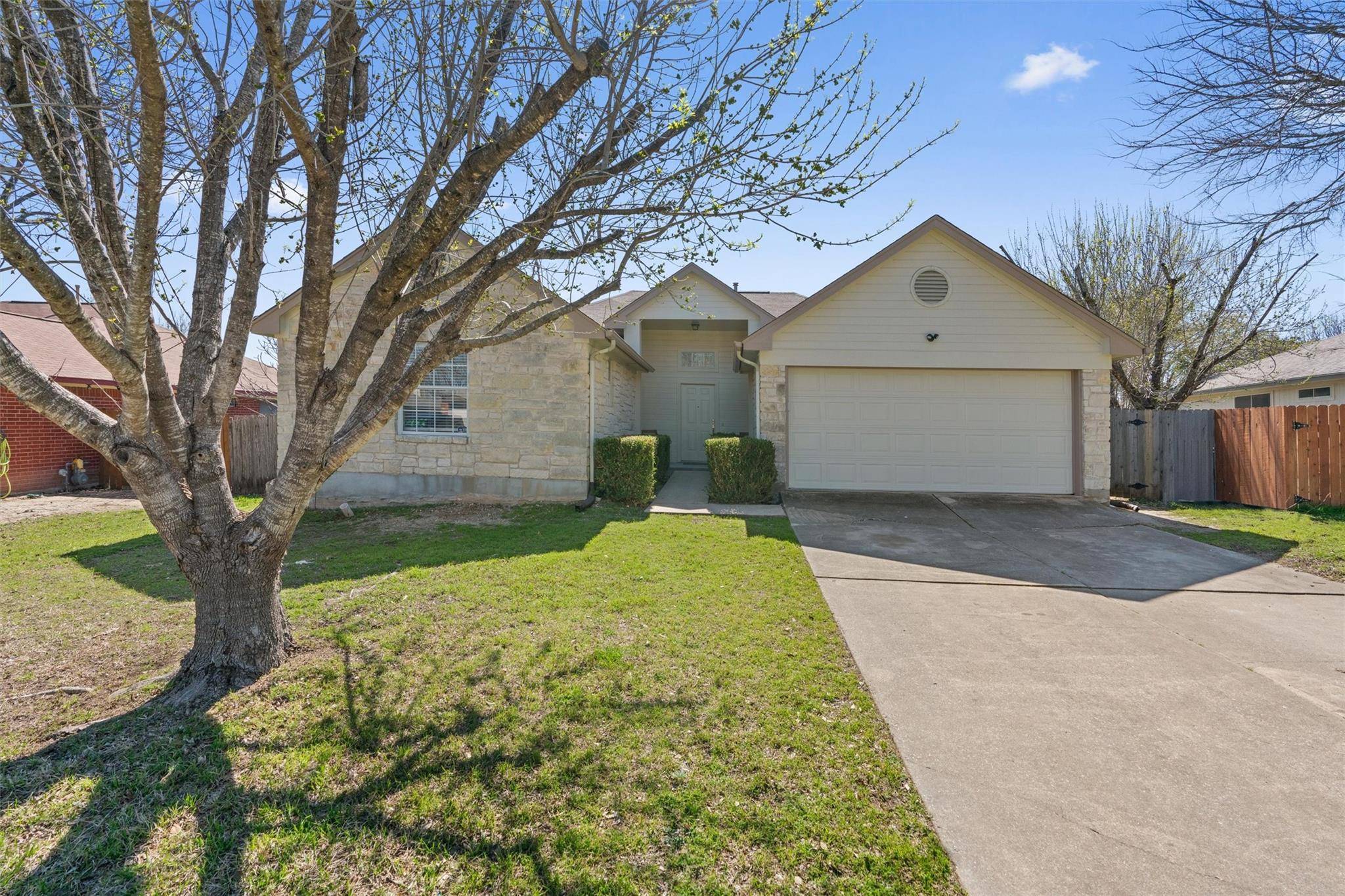 902 Iris DR, Georgetown, TX 78626