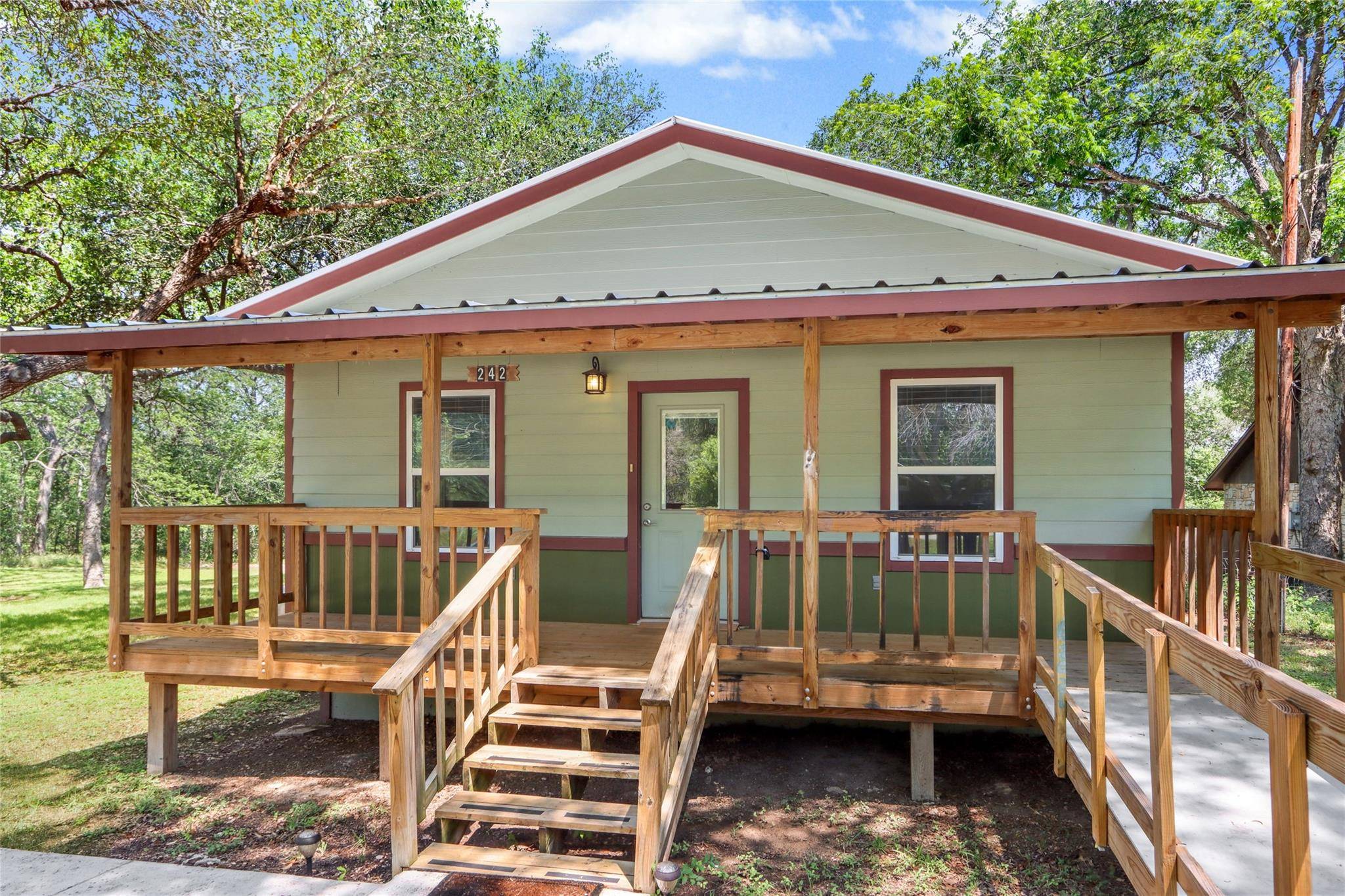 242 Meadow Lake DR, Seguin, TX 78155