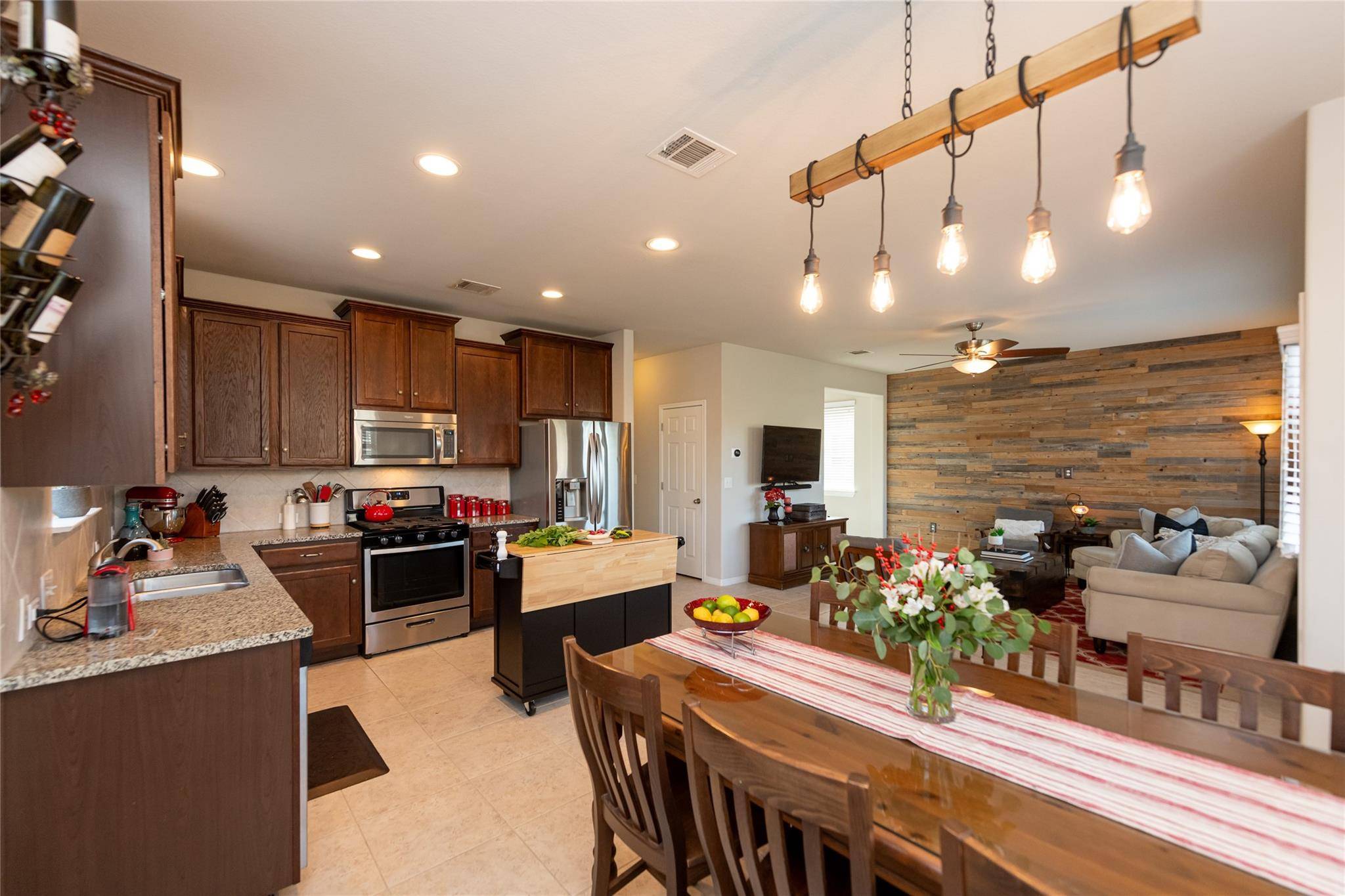 261 Twisted Oaks LN, Buda, TX 78610