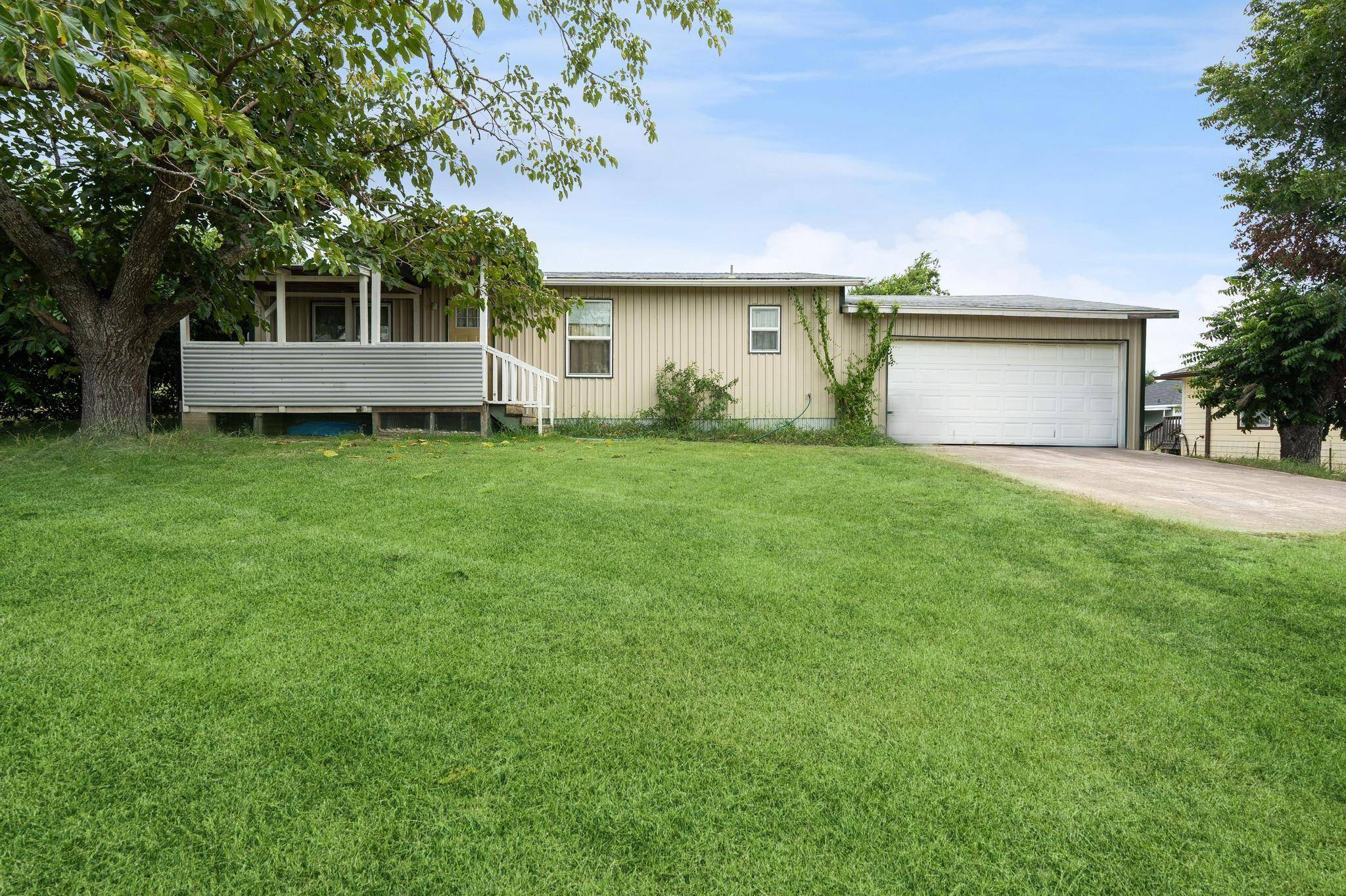 1110 Sturgis ST, Taylor, TX 76574