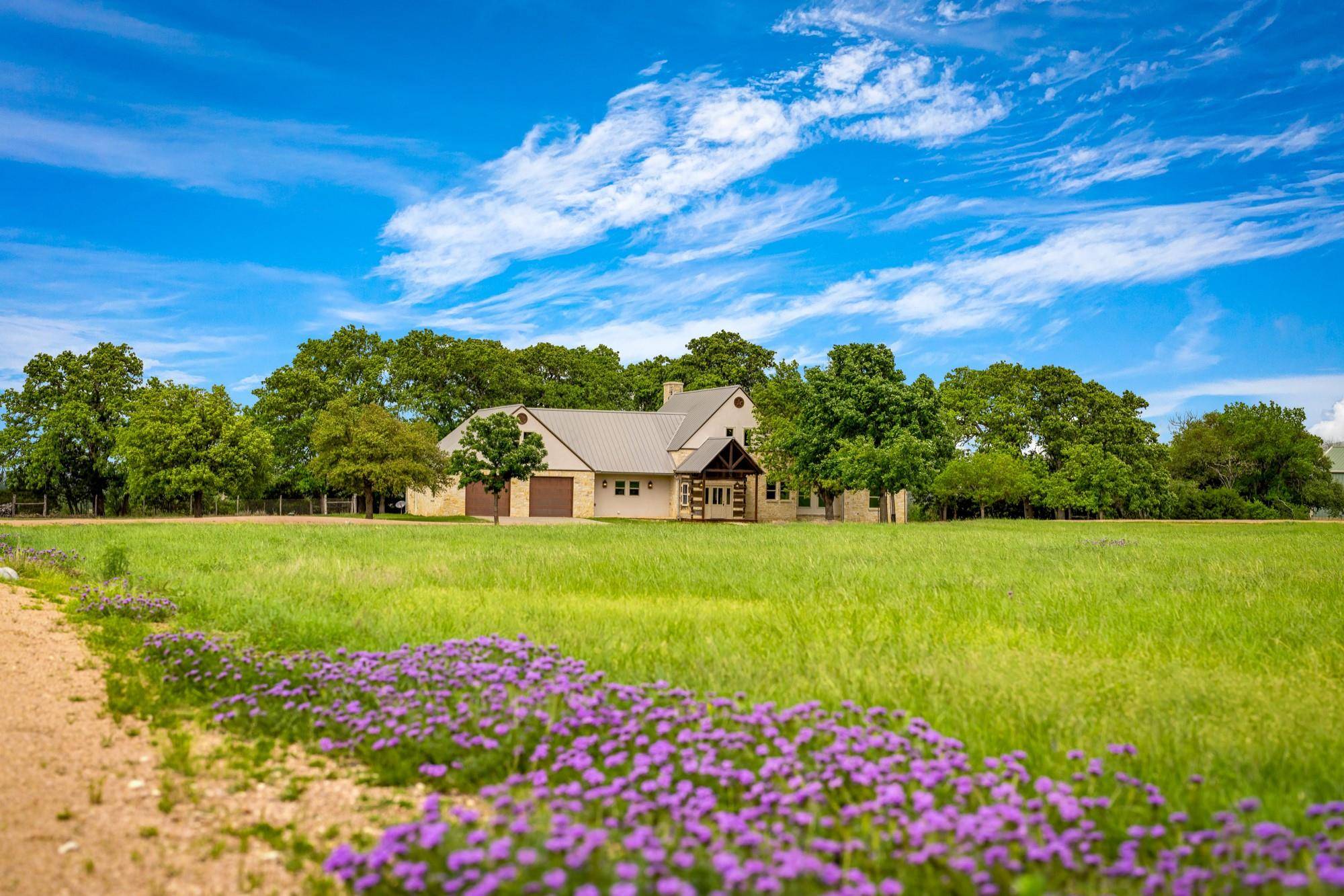 810 Clear Creek LN, Fredericksburg, TX 78624