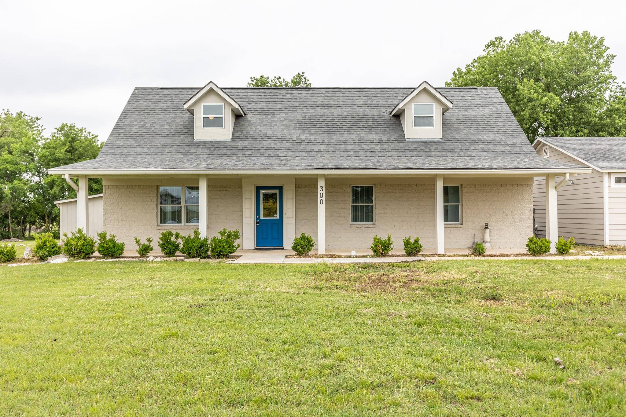 300 Carmel Creekside DR, Hutto, TX 78634