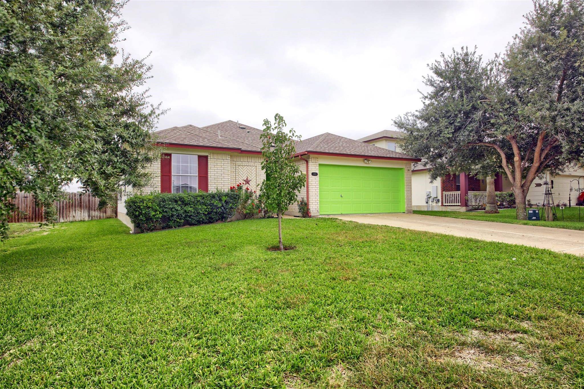 2808 Tyler LN, Taylor, TX 76574