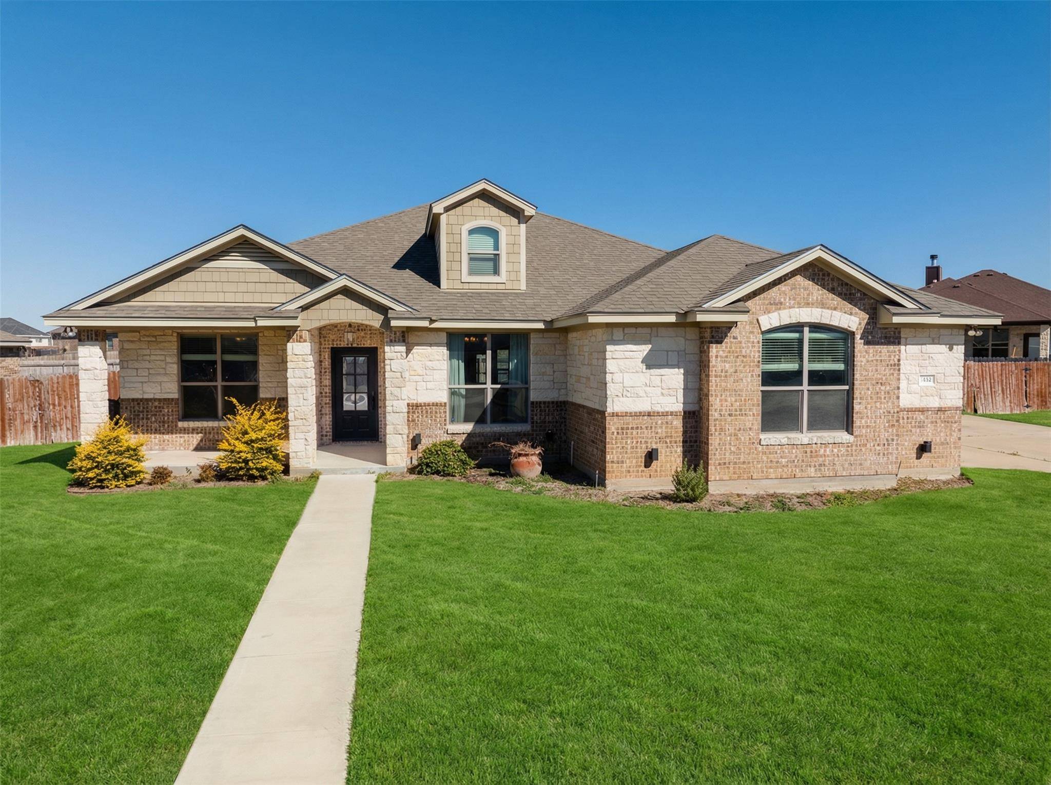 304 Jake DR, Jarrell, TX 76537
