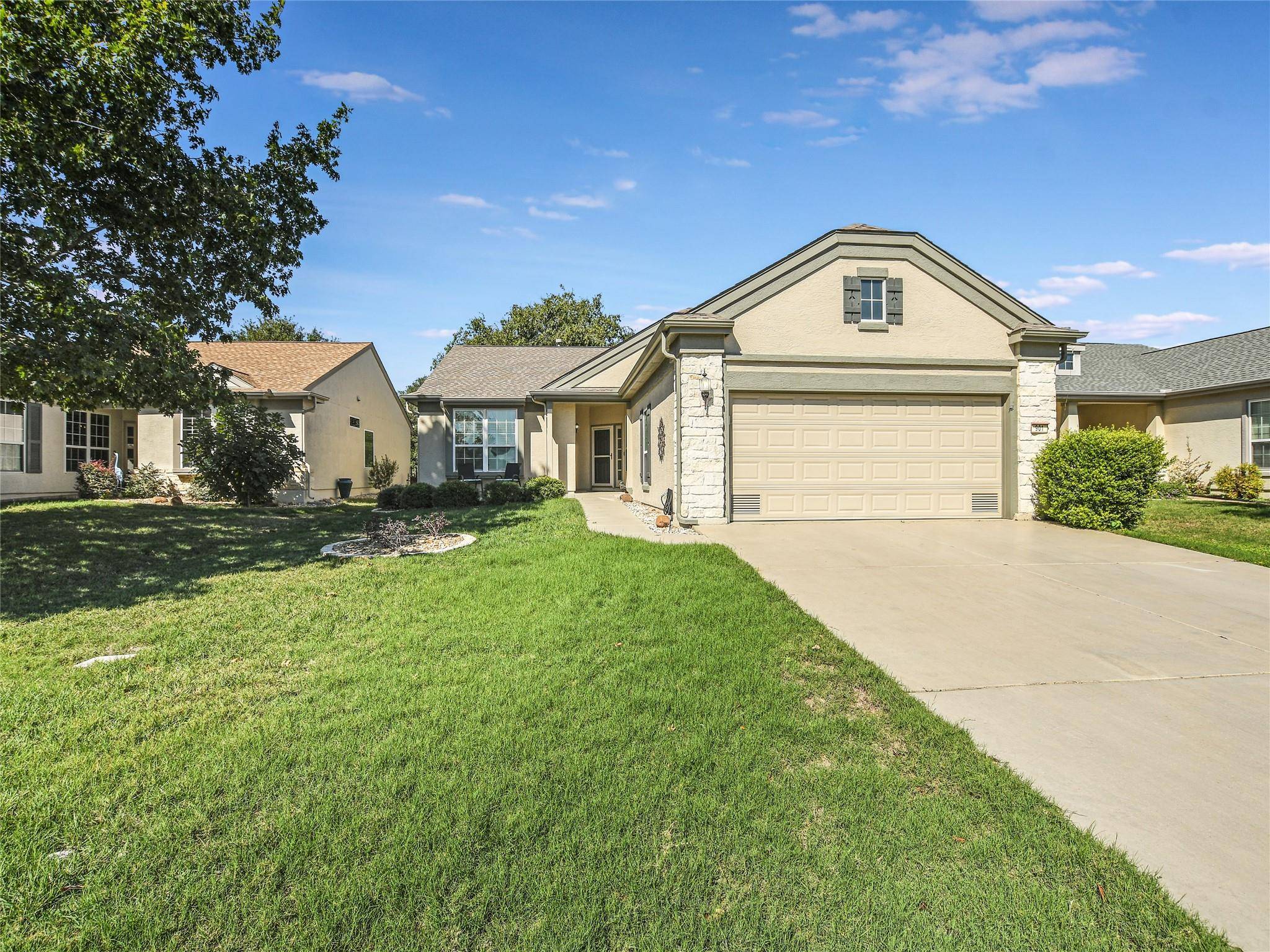 901 Whispering Wind DR, Georgetown, TX 78633
