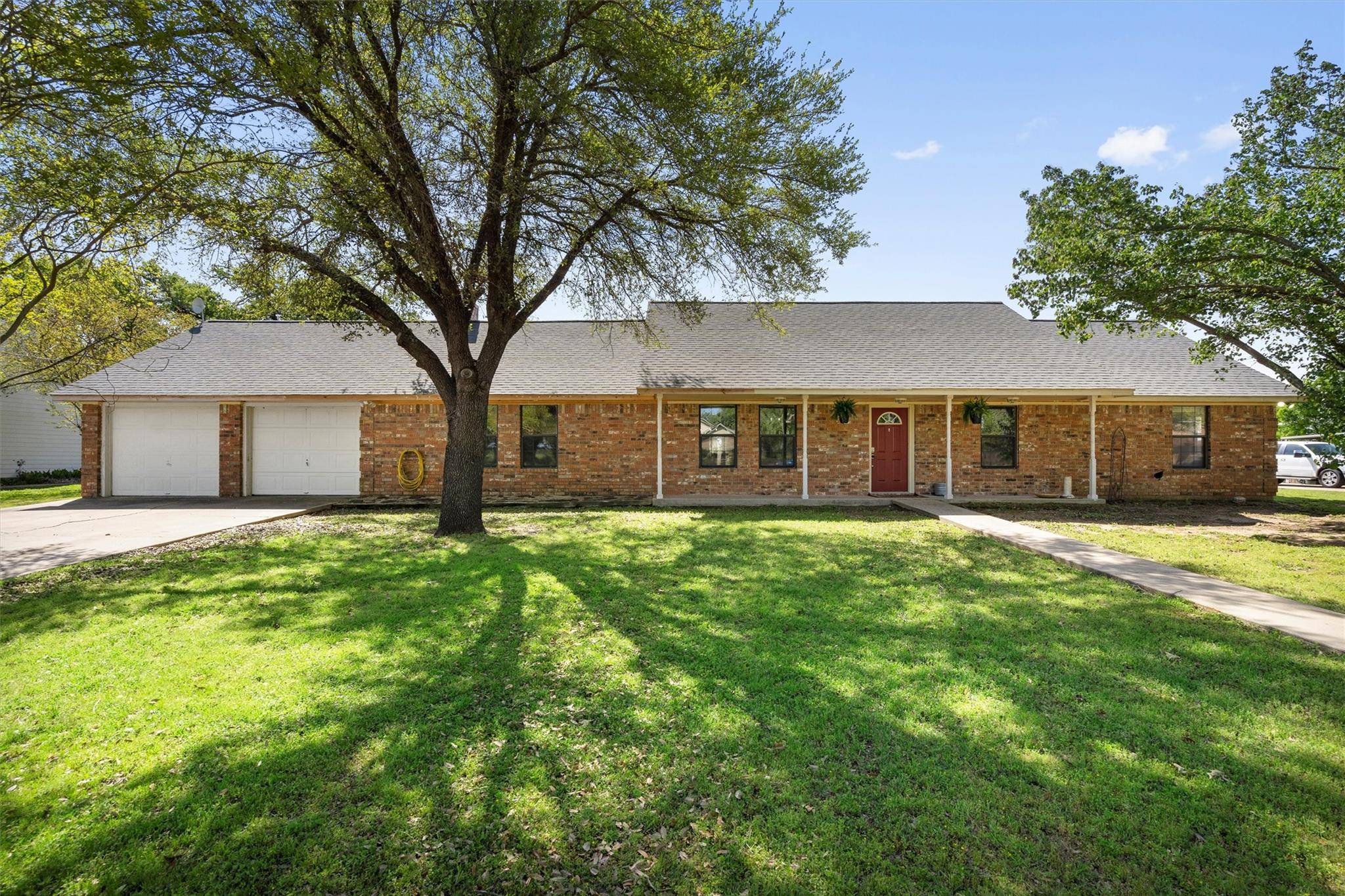 107 Champions DR, Rockdale, TX 76567