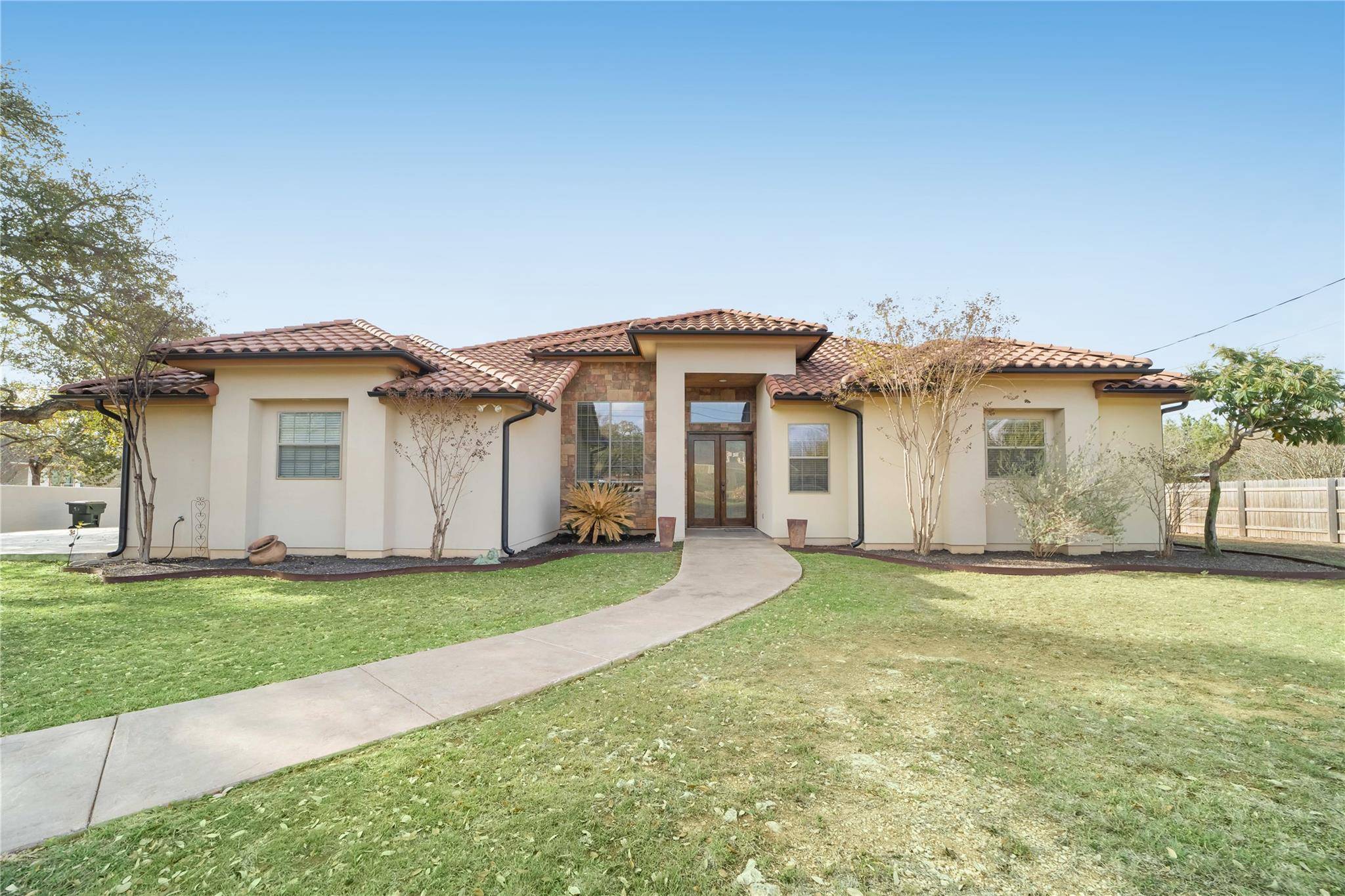 2450 Great Oaks DR, San Marcos, TX 78666