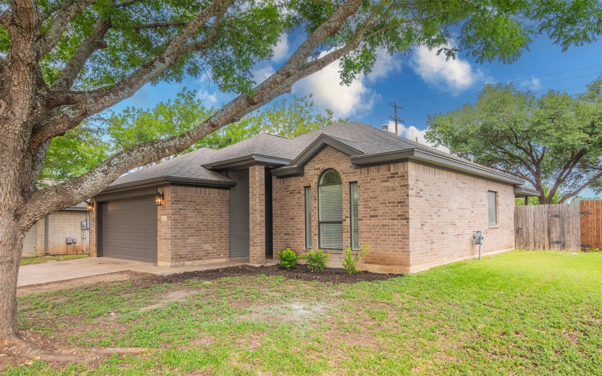 208 Bastian LN, Georgetown, TX 78626