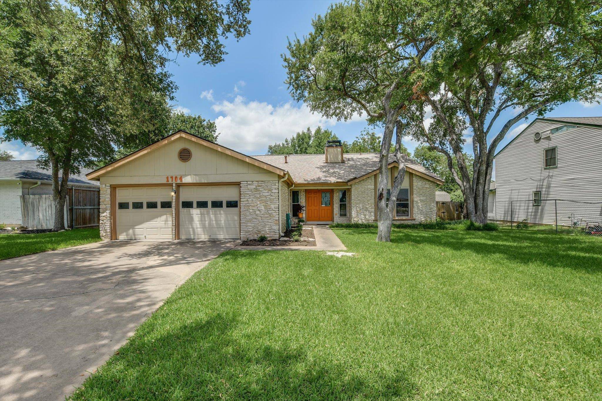 1704 Oakridge DR, Round Rock, TX 78681