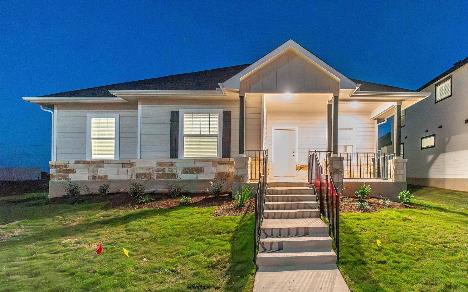 305 Ravens Crest DR, Hutto, TX 78634