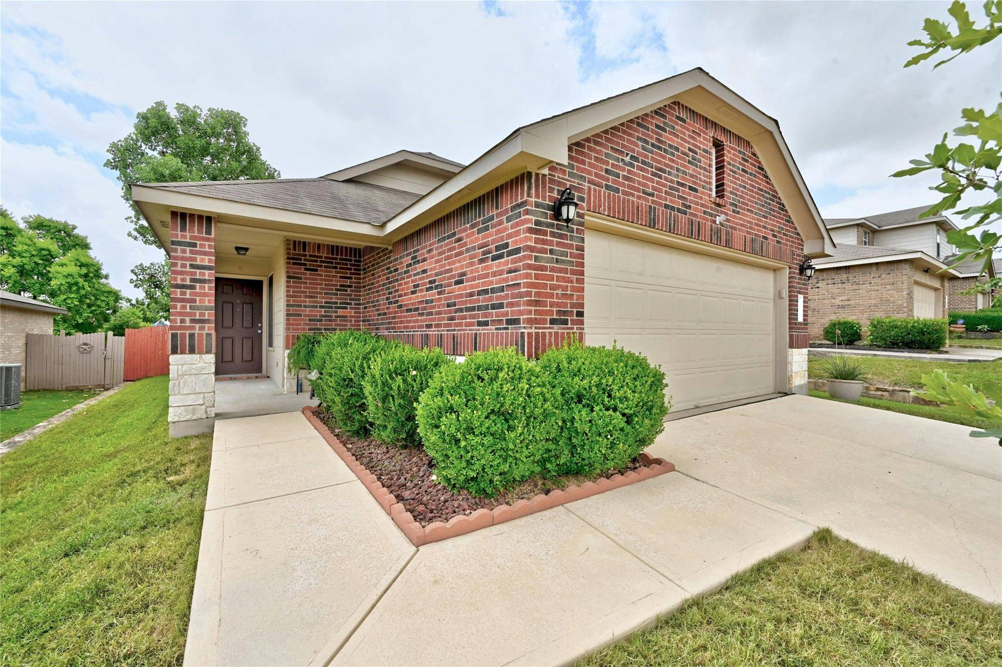 484 Moonwalker TRL, Buda, TX 78610