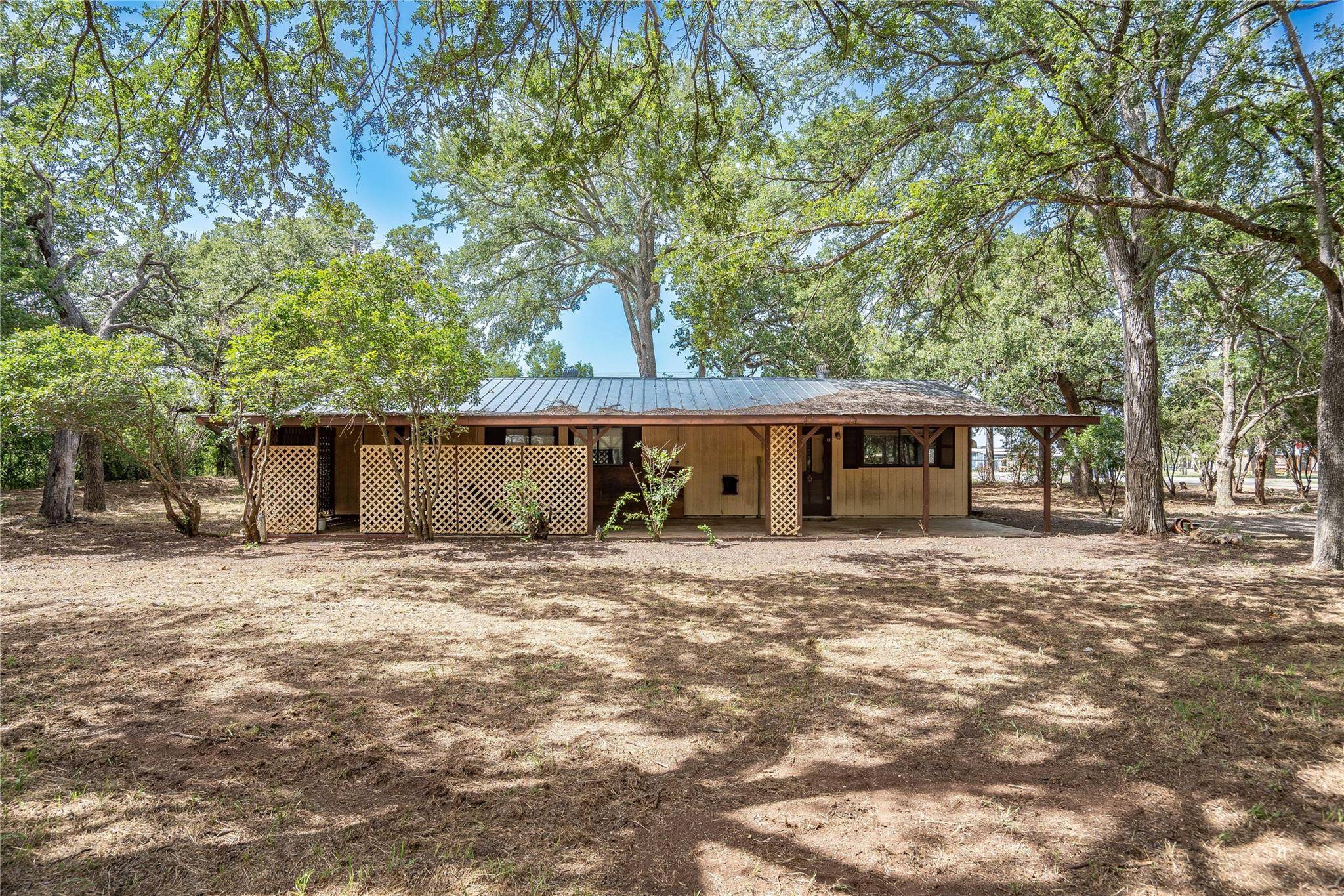 22 Chaparral DR, Fredericksburg, TX 78624