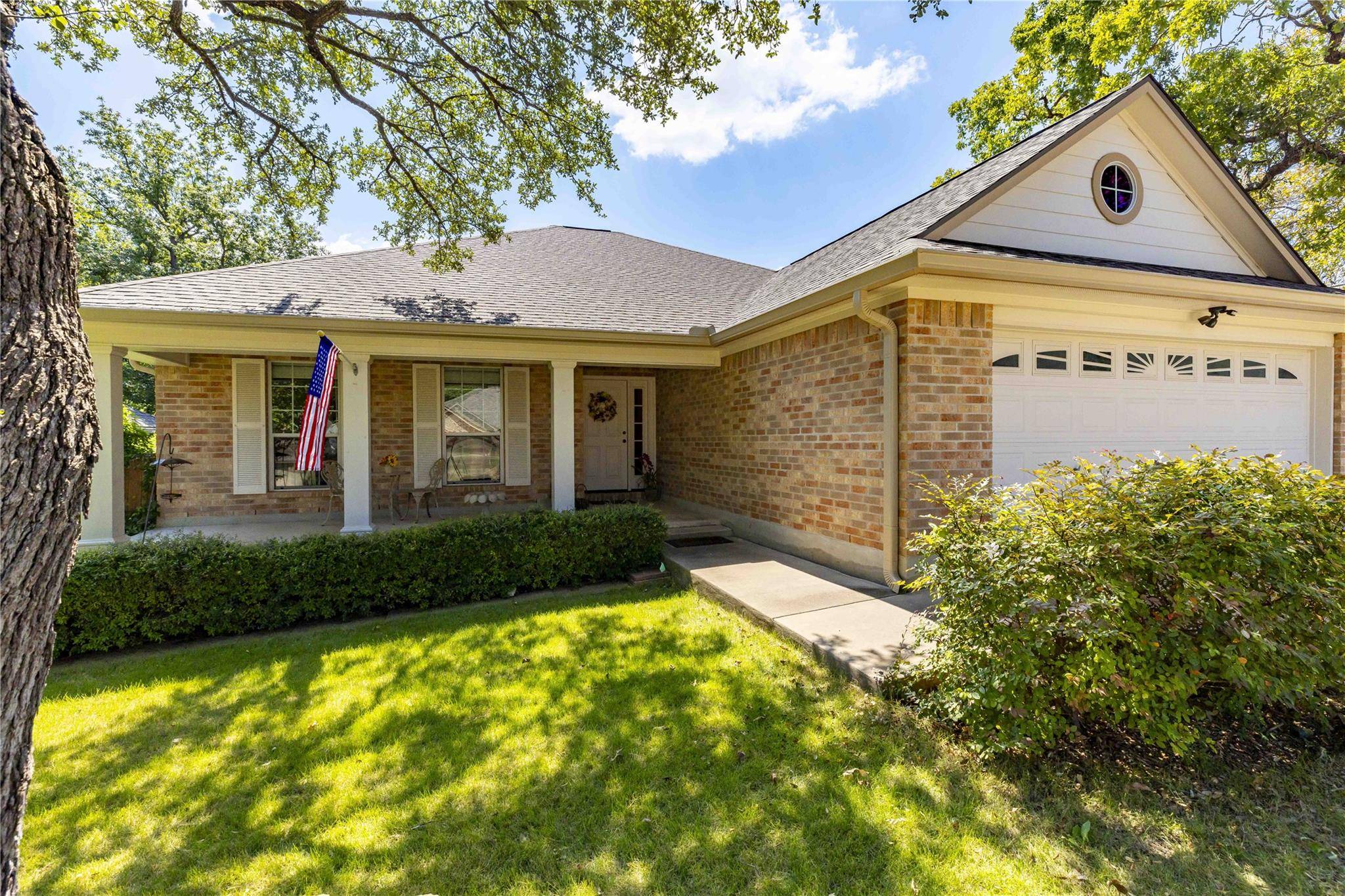 311 Summer Hill DR, Fredericksburg, TX 78624